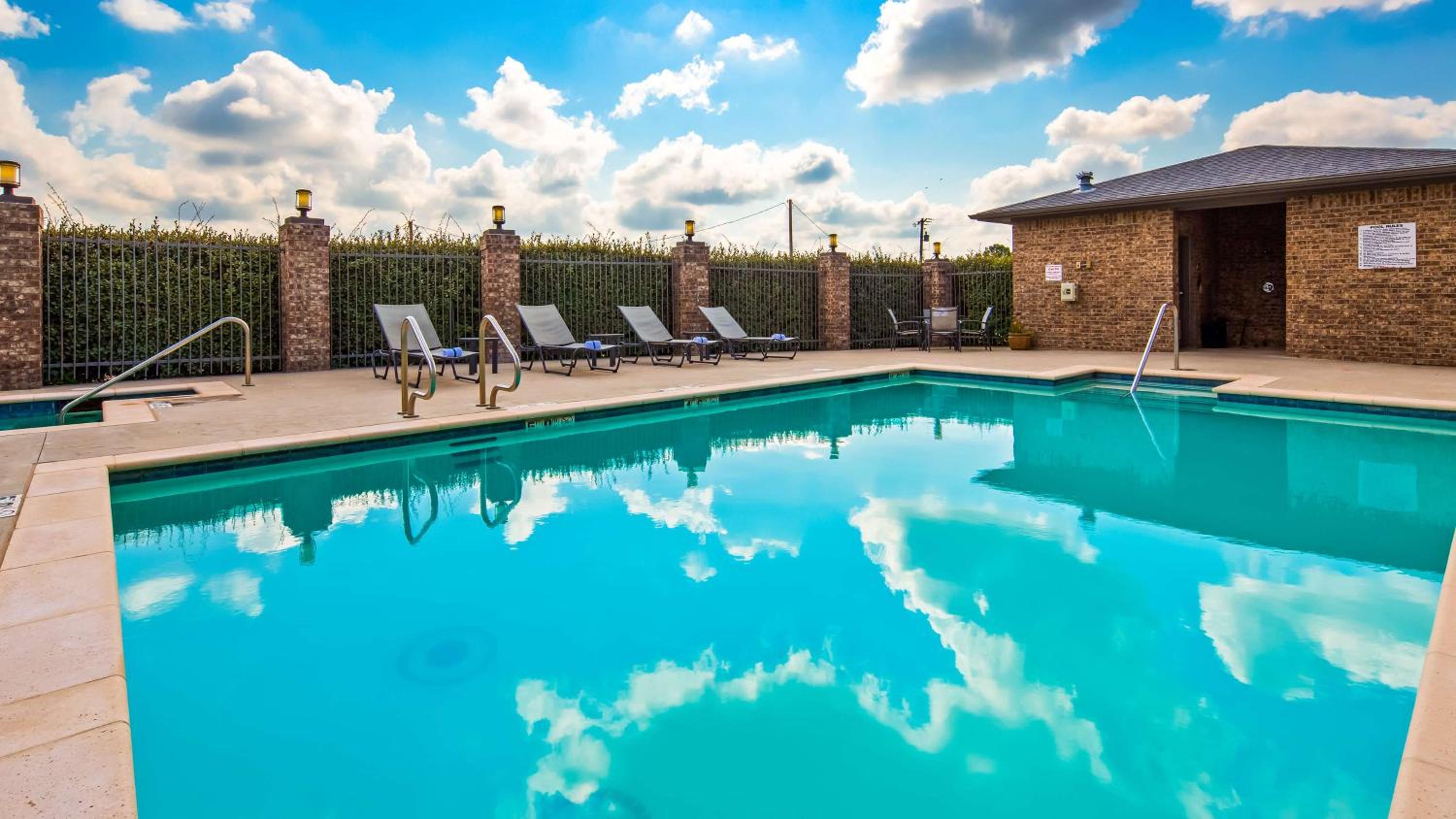 Ardmore Vacations - Best Western Plus Sand Bass Inn and Suites - Property Image 3