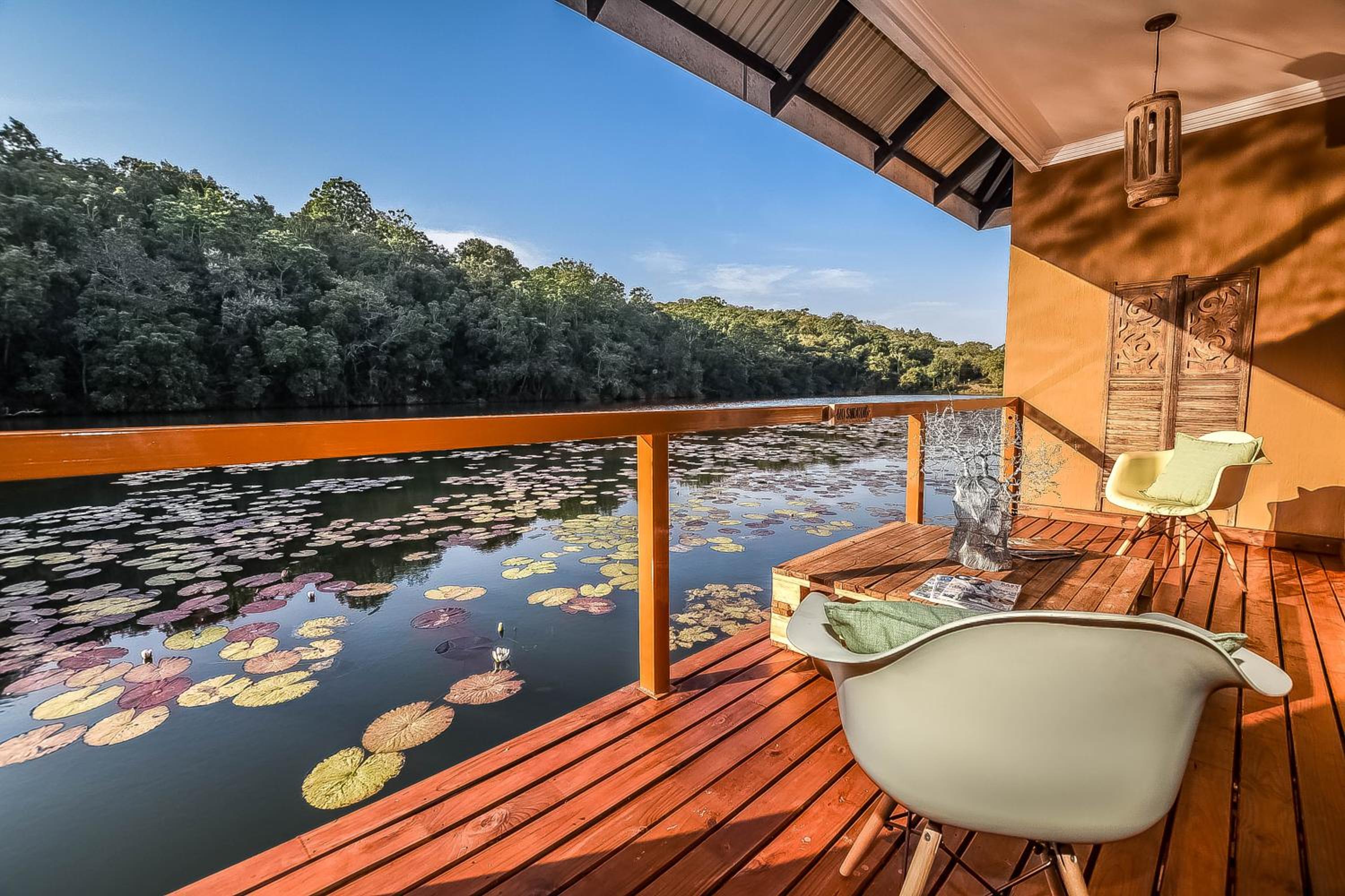 Bambuu Lakeside Lodge