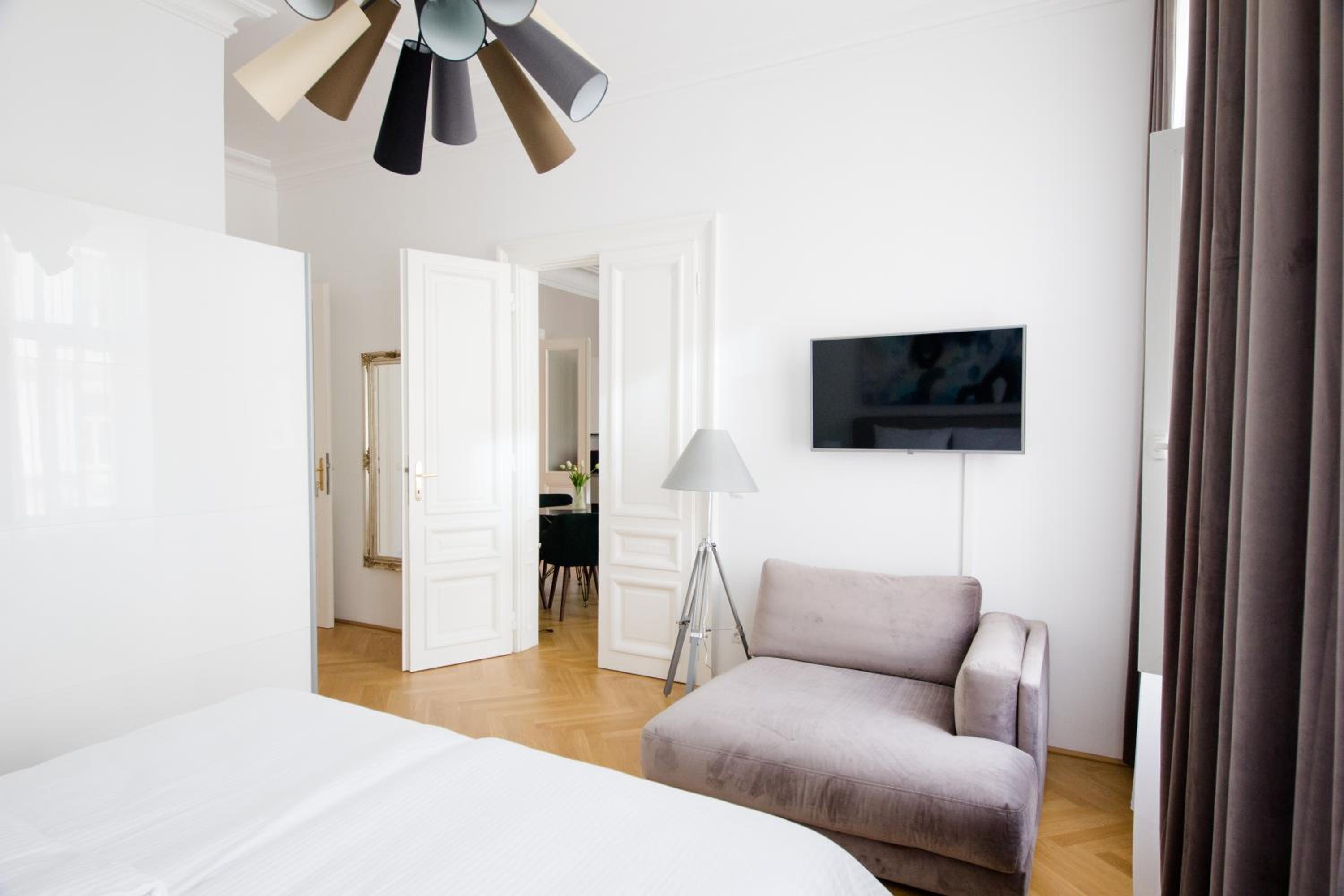 Studio Apartments Urania - Mai's Apartments