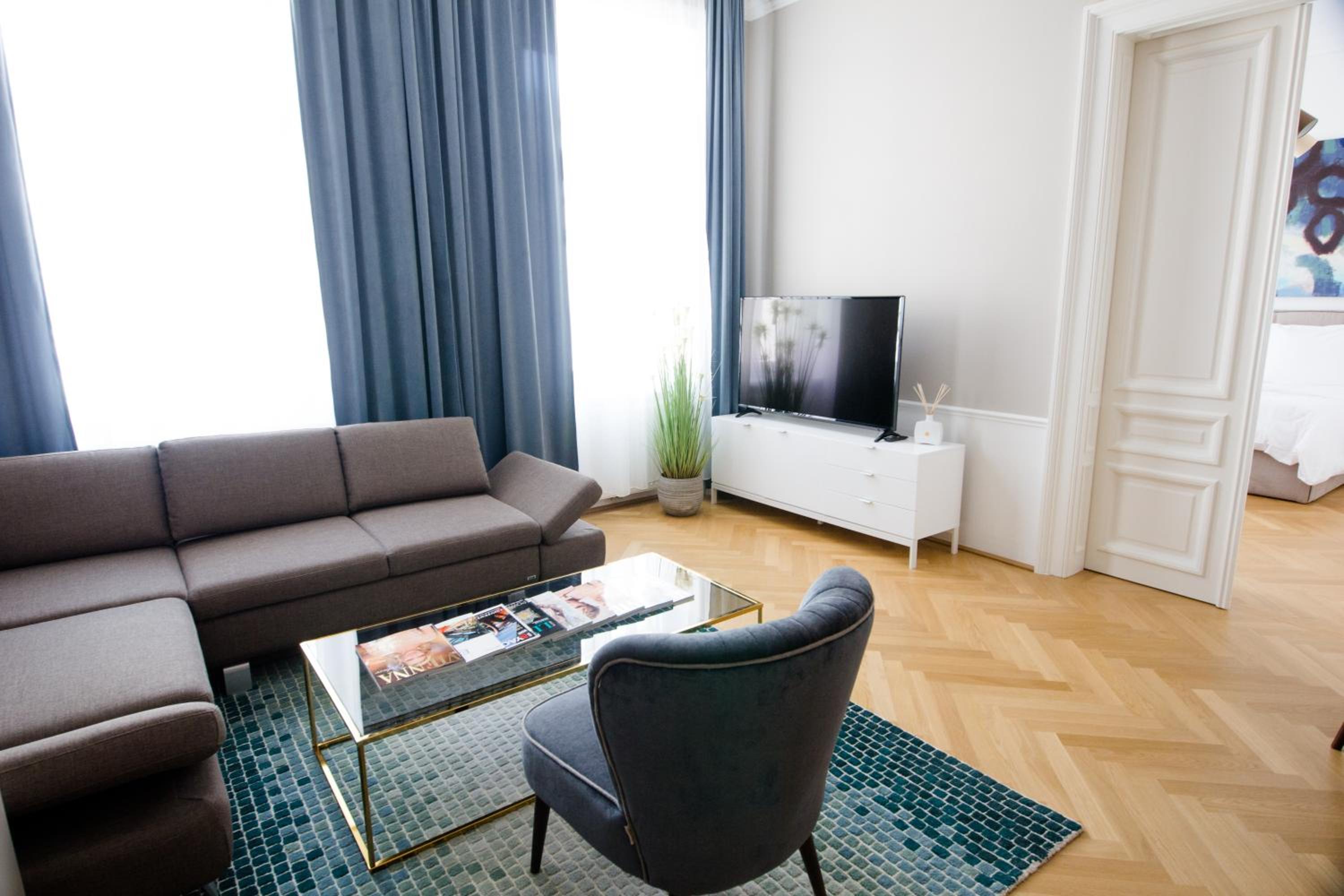 Studio Apartments Urania - Mai's Apartments