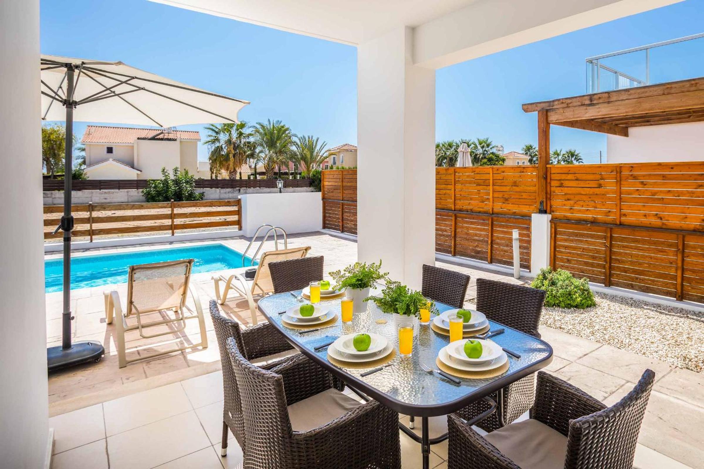 Villa White Moonflower view 4