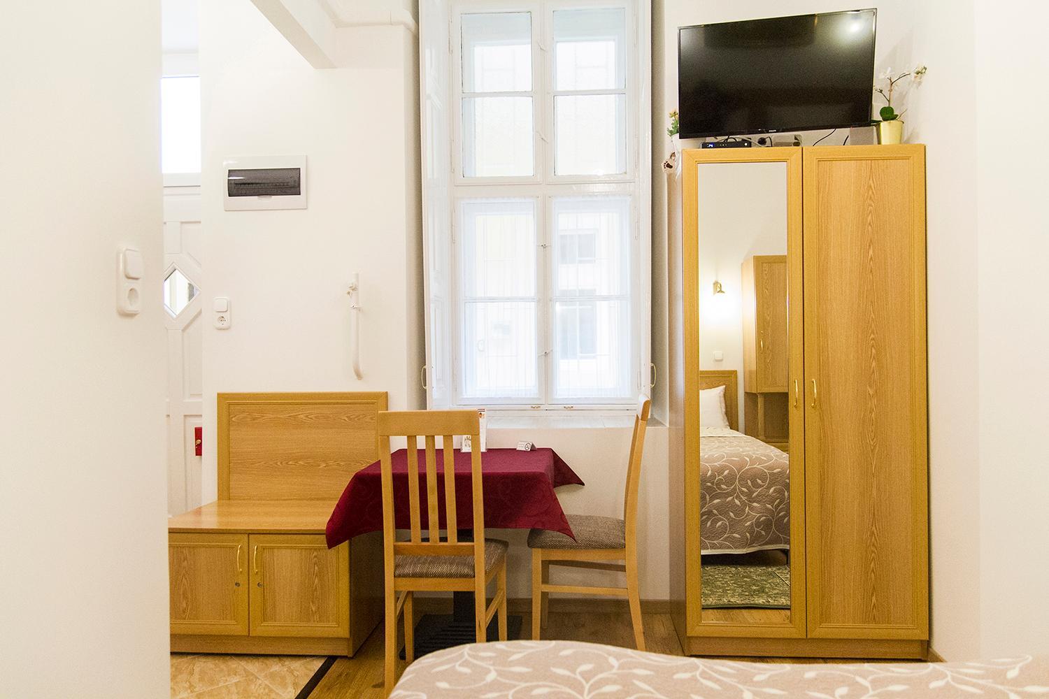 Authentic Akacfa Apartment