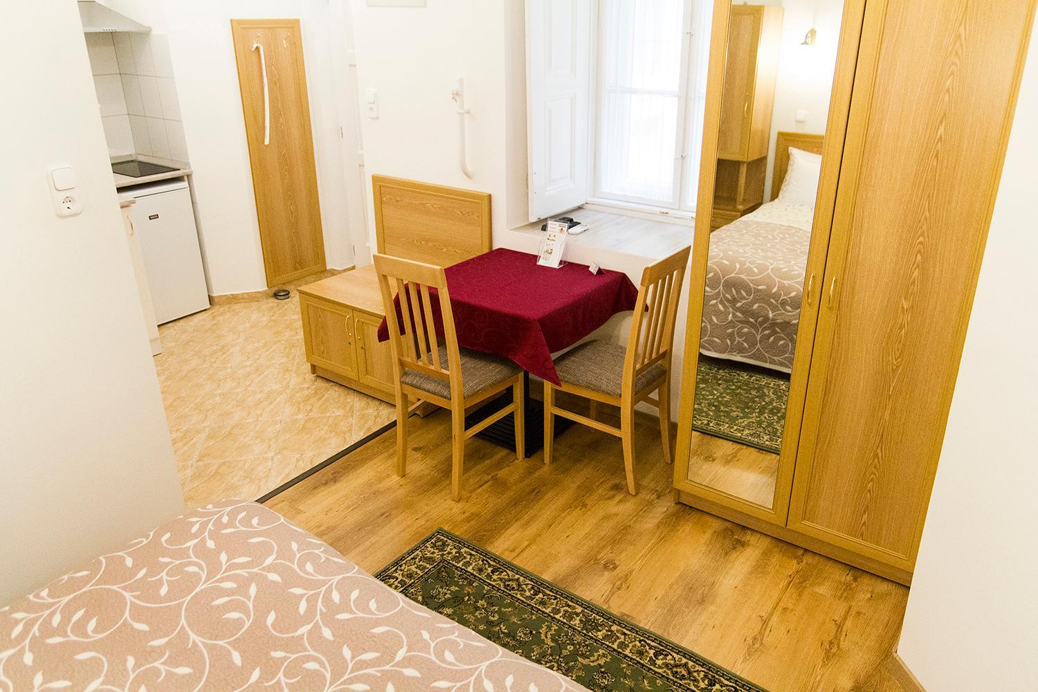 Authentic Akacfa Apartment