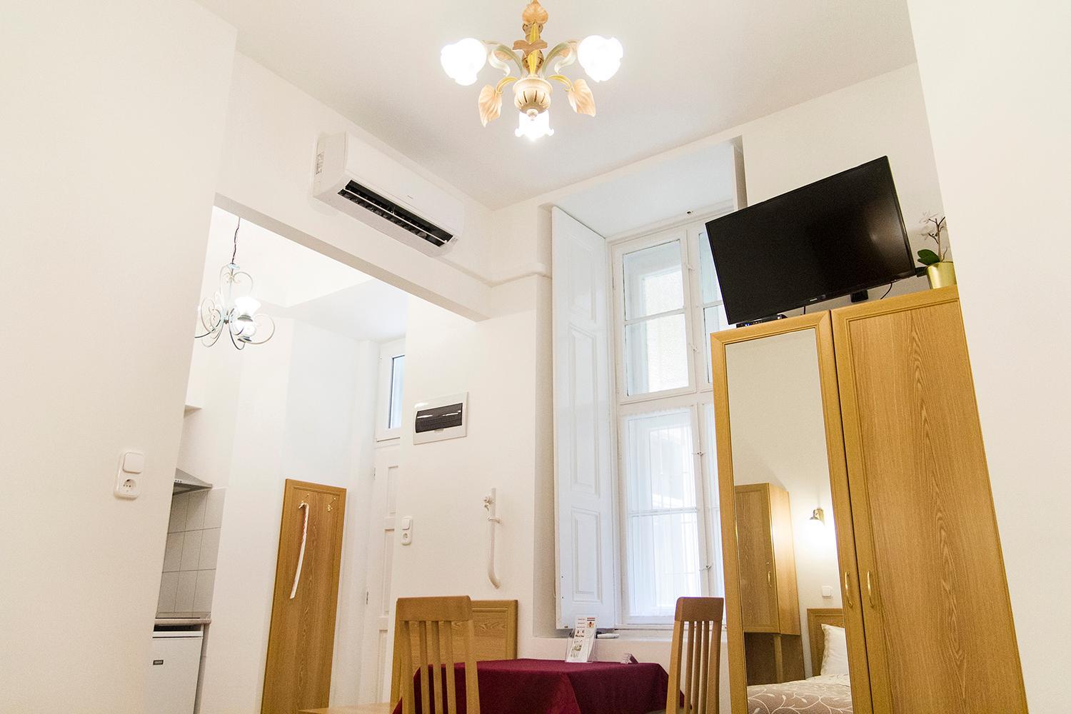 Authentic Akacfa Apartment