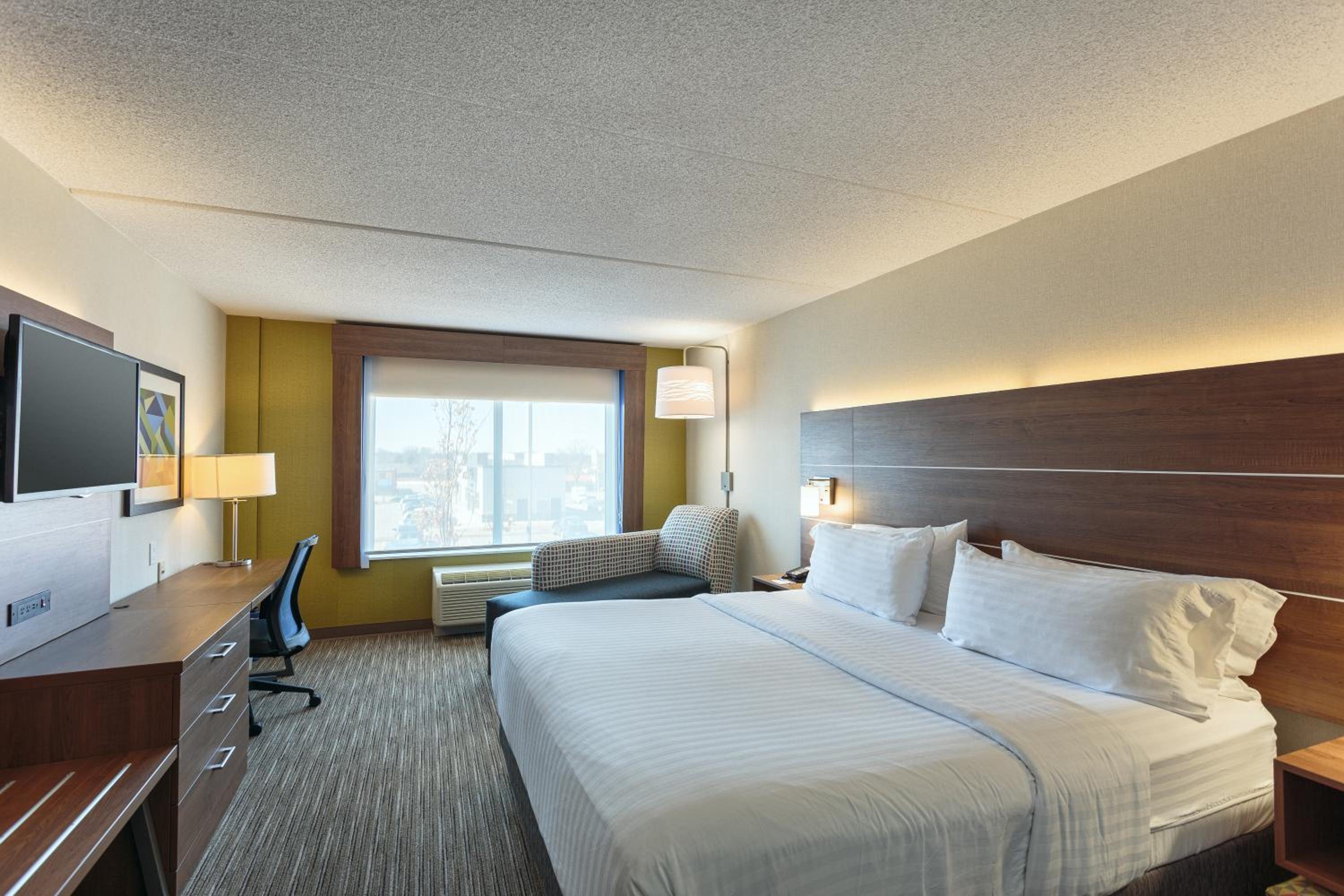 Belleville Vacations - Holiday Inn Express  Suites - Belleville, an IHG Hotel - Property Image 29