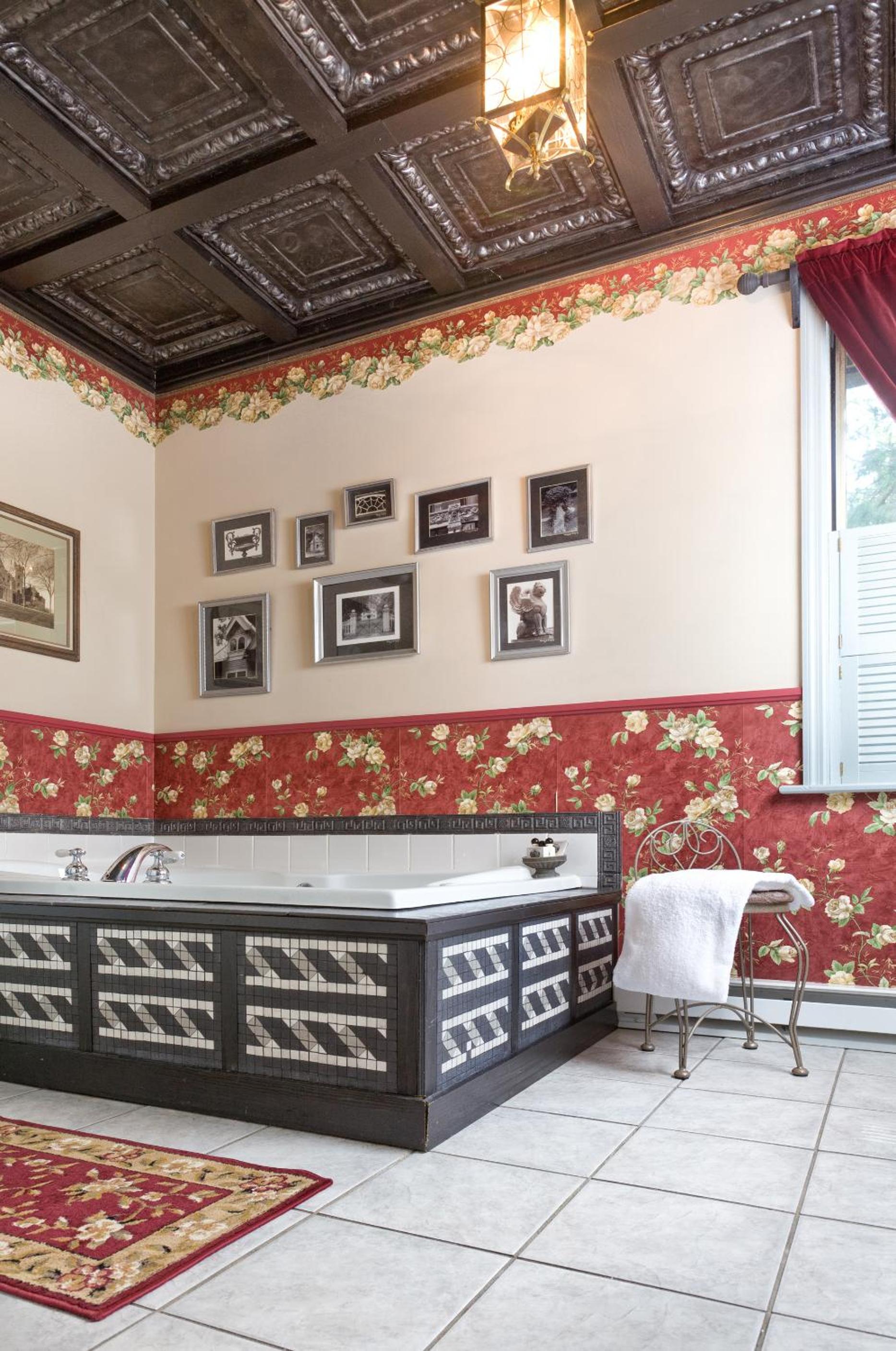 The Reynolds Mansion