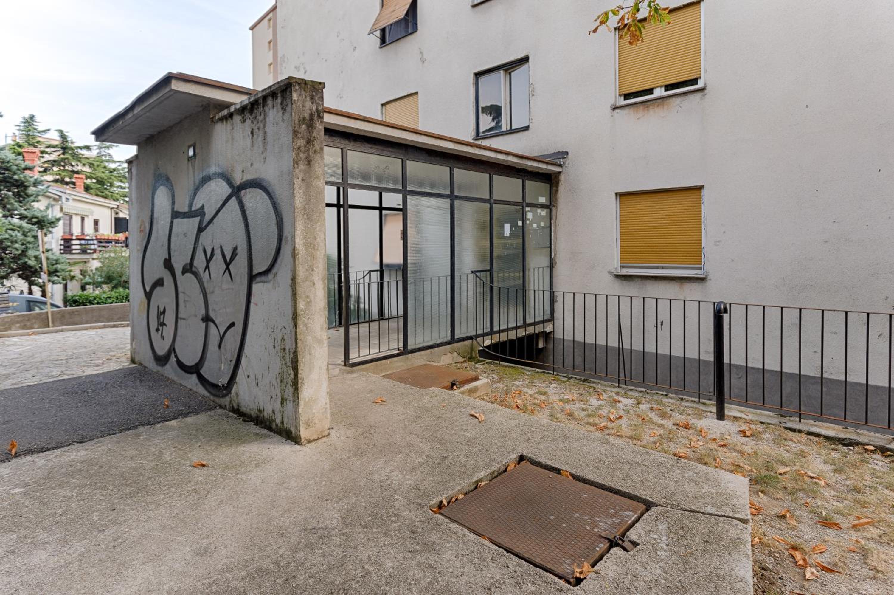 Two bedroom Apartment Paris view 2