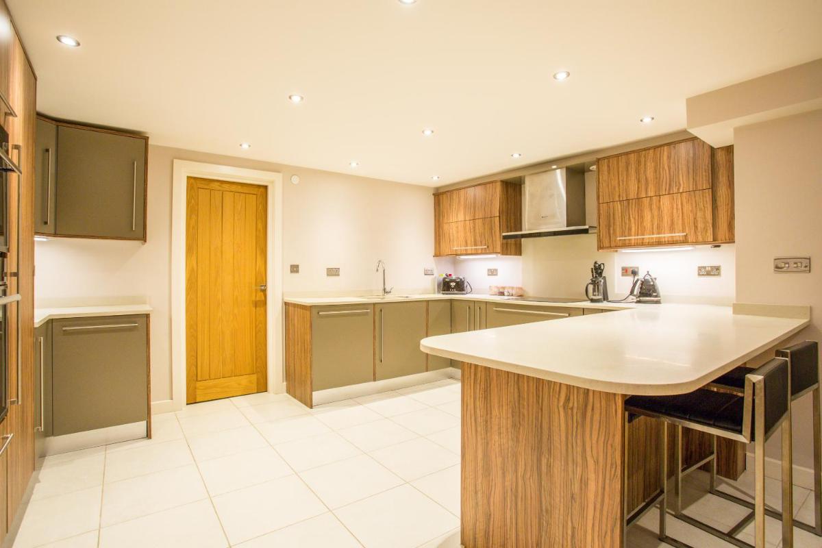 The Escalier Mews - Bright 3BDR Home