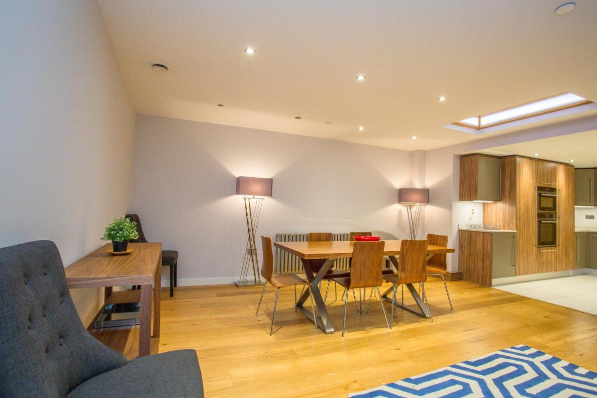 The Escalier Mews - Bright 3BDR Home
