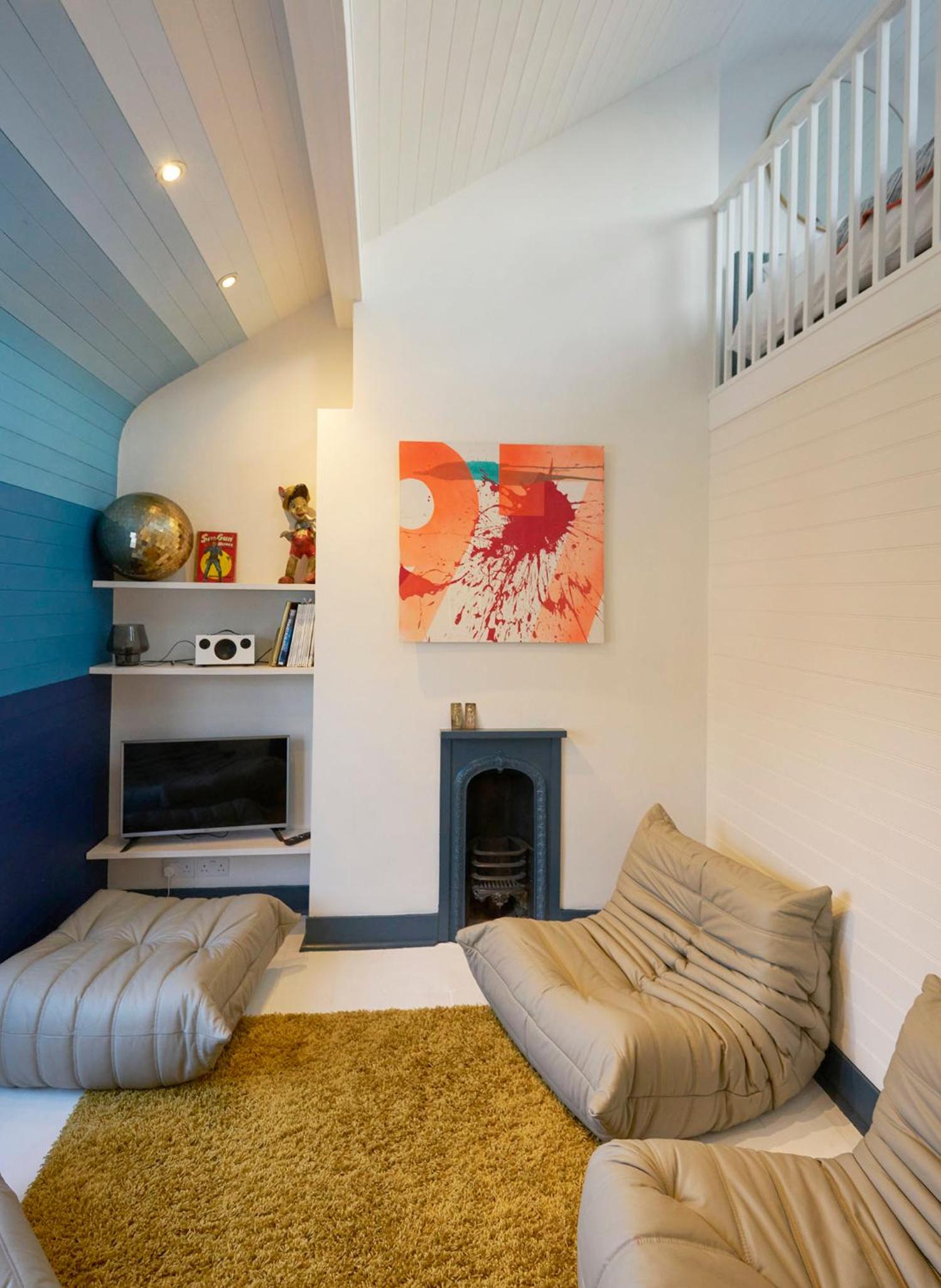 Stylish Seaside Maisonette - 200m to Beach view 5