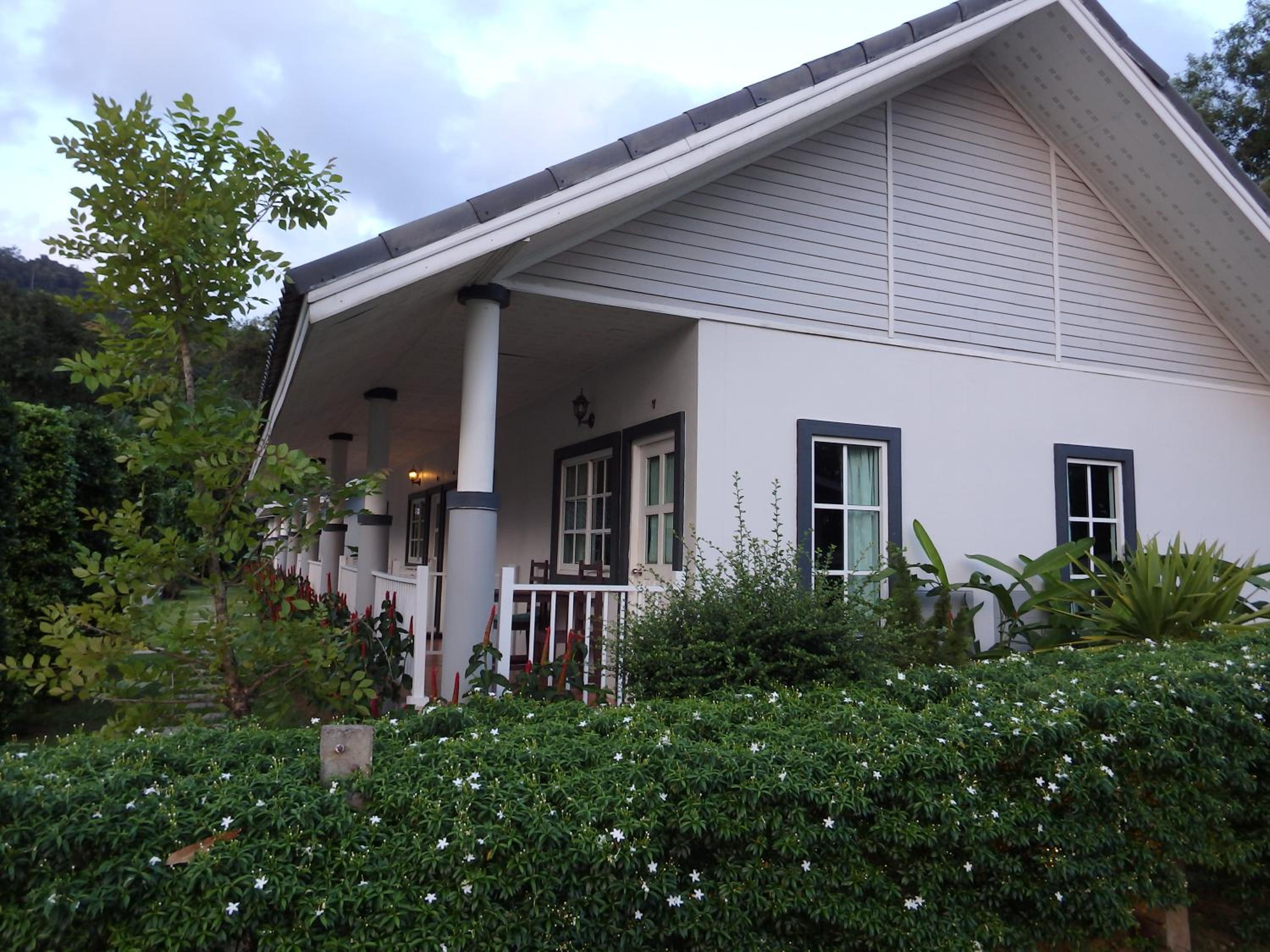 Suksompong Resort