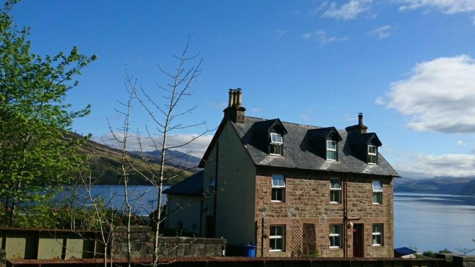 Stationmasters Lodge