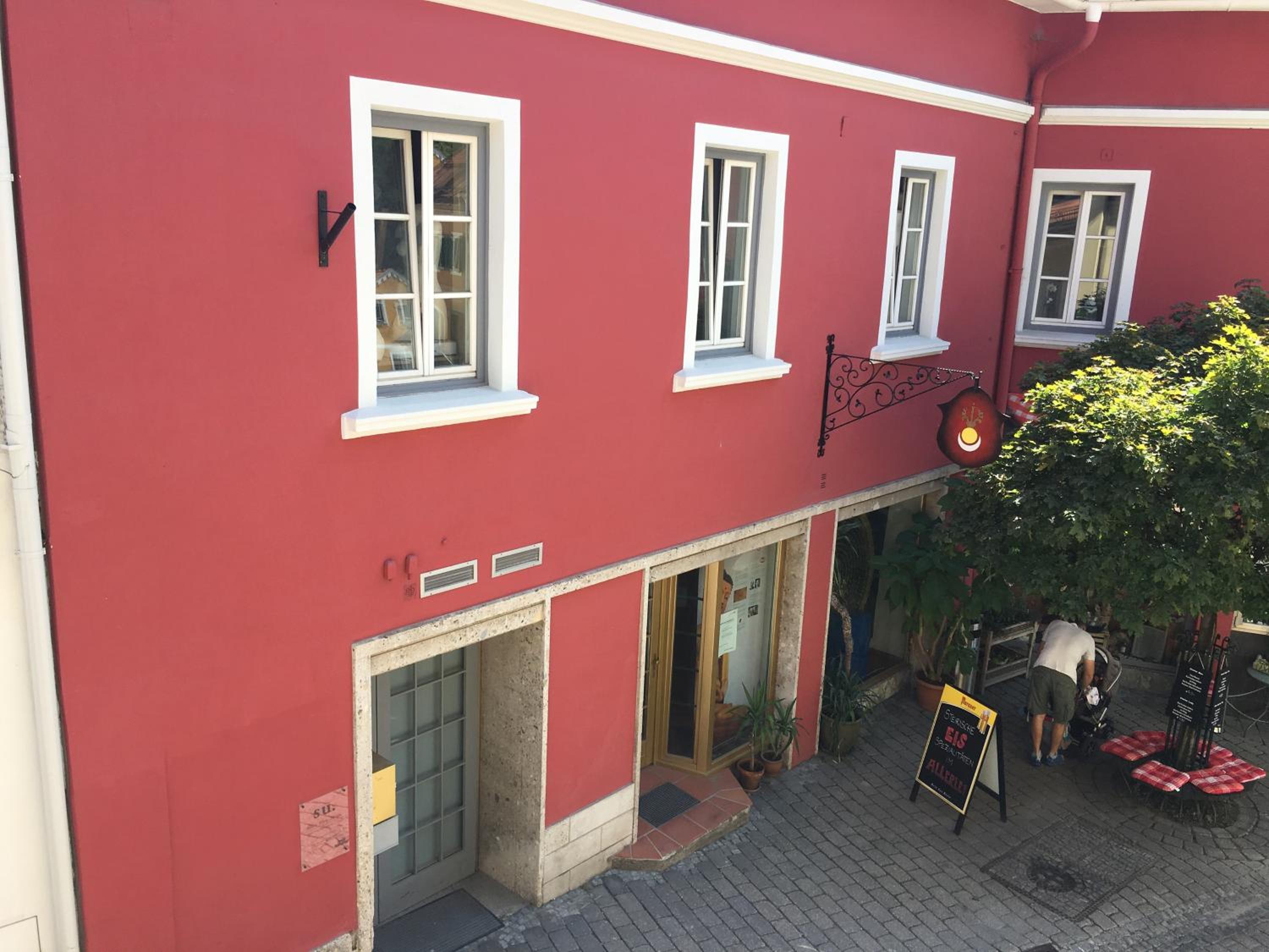 Jasmin Pension Central Location Shared Kitchen Pet Friendly