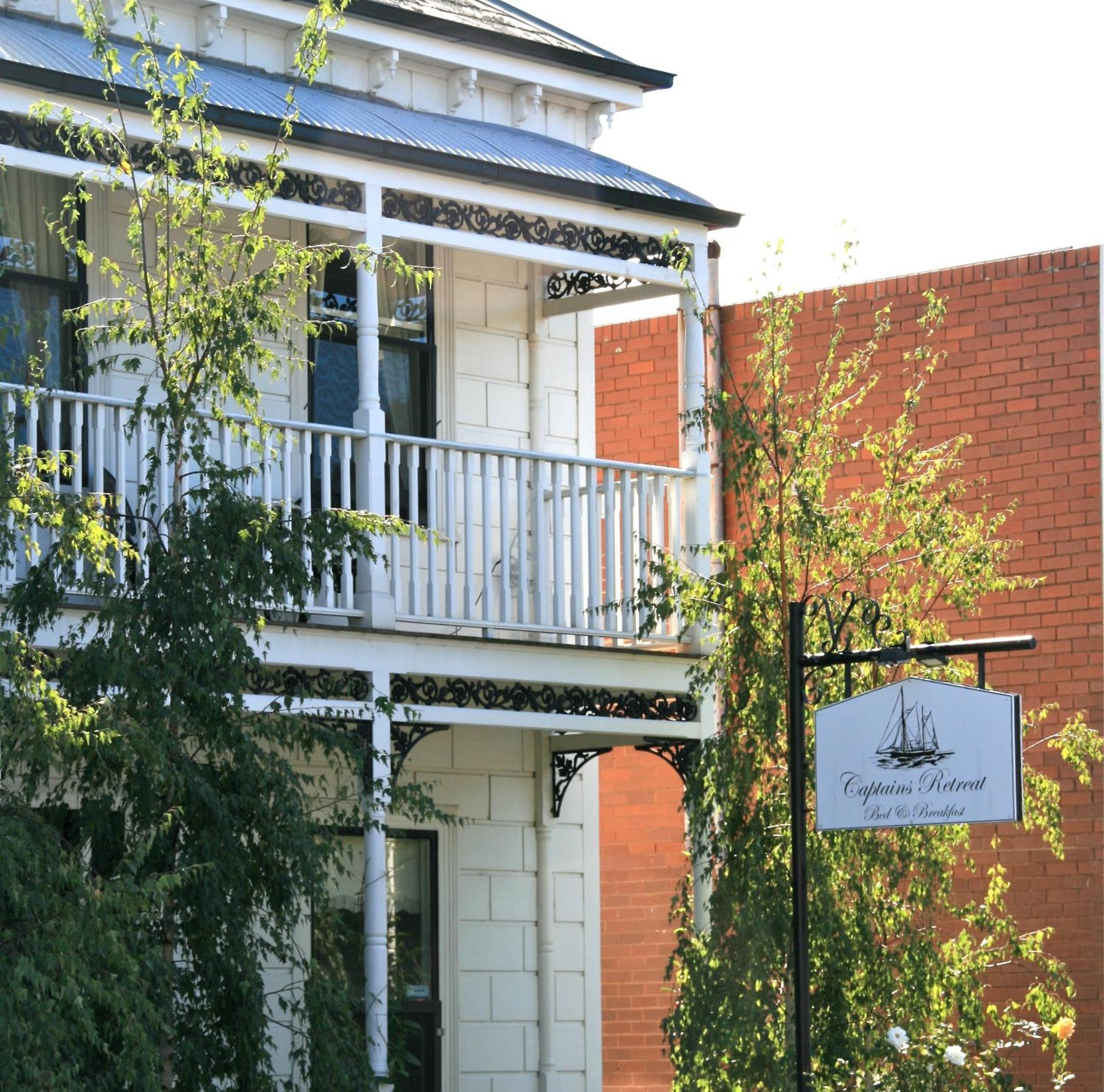 Captains Retreat Apartments and Cottages