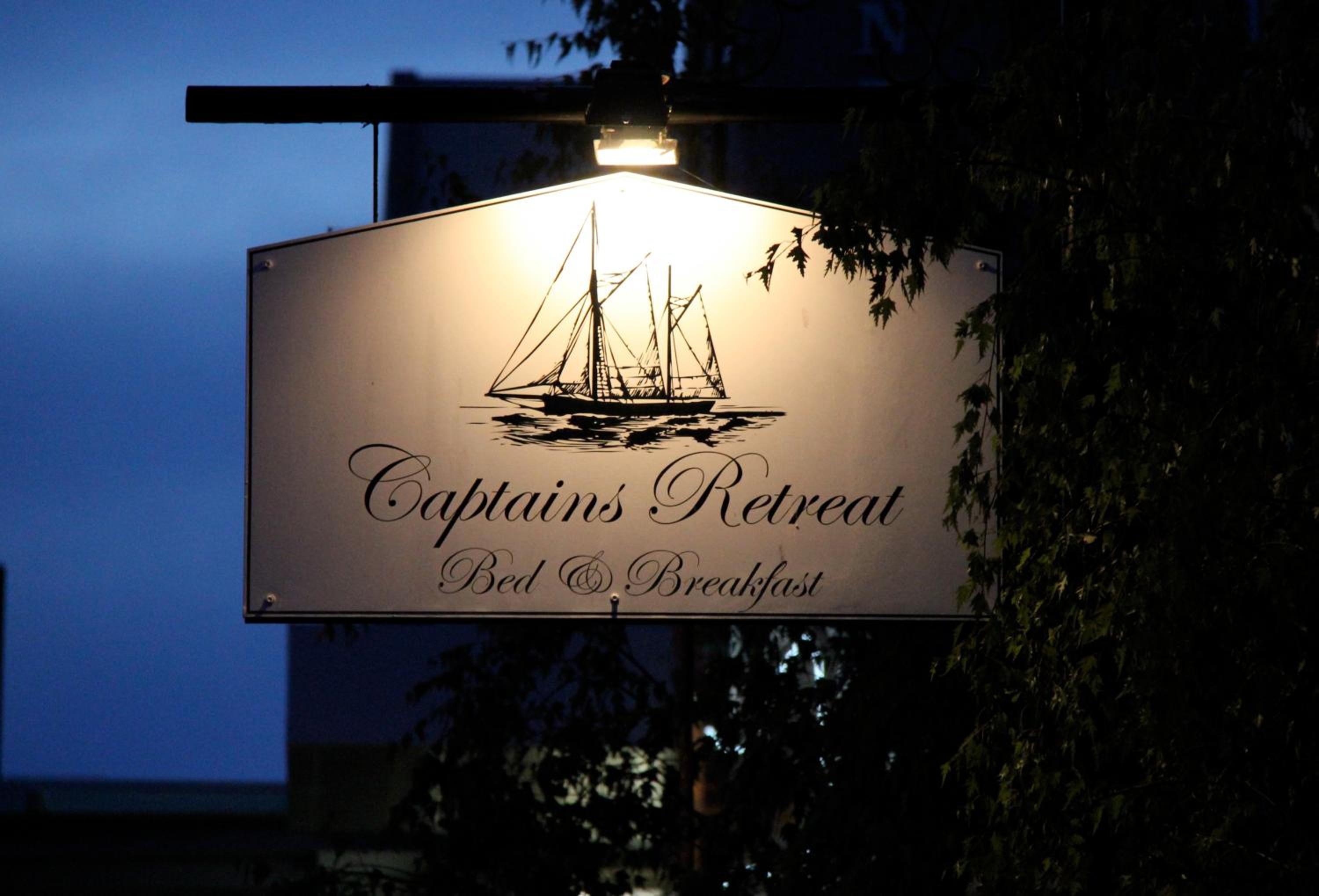 Captains Retreat Apartments and Cottages