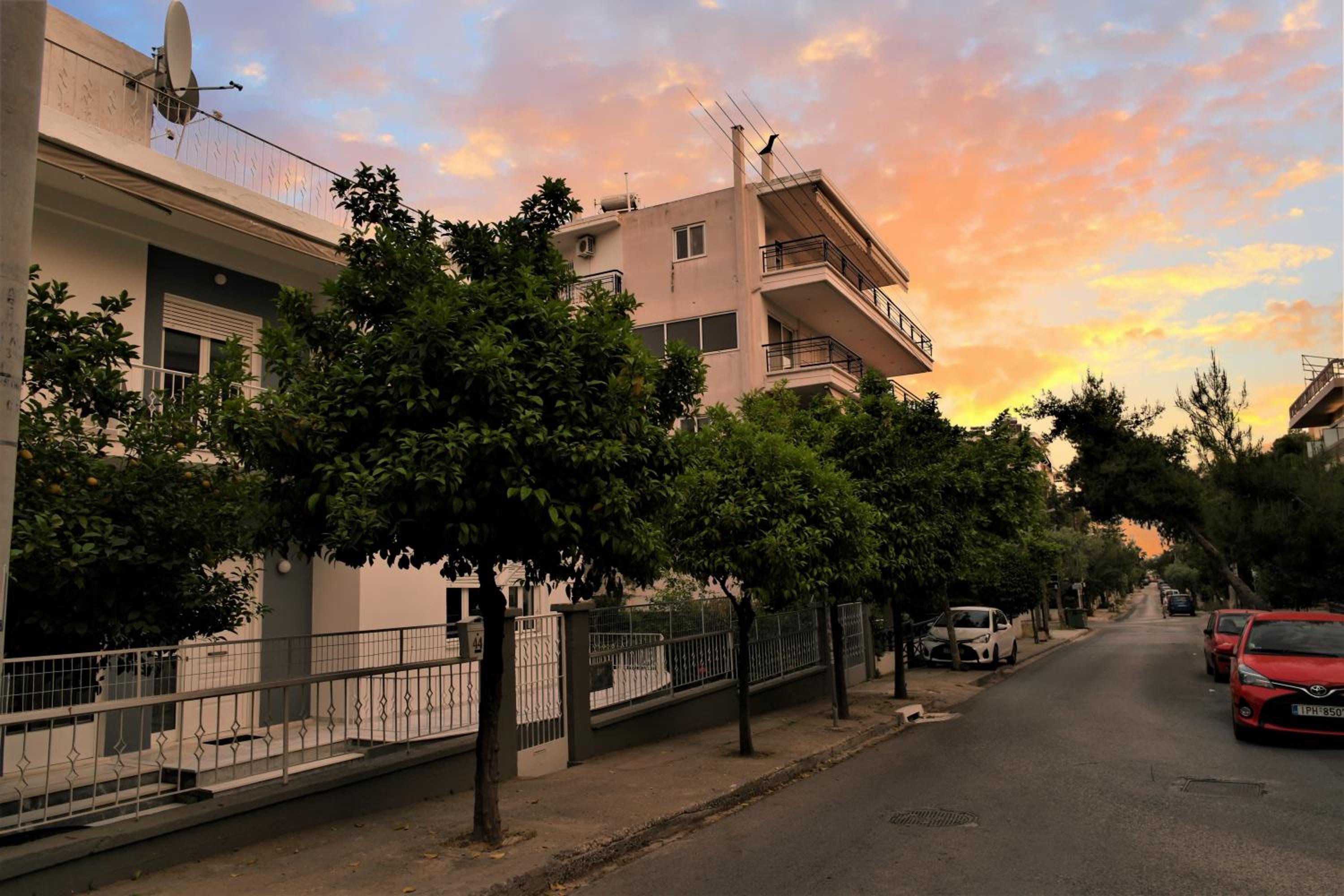 Zefyros Super Cool Apartments next to Alimos Riviera