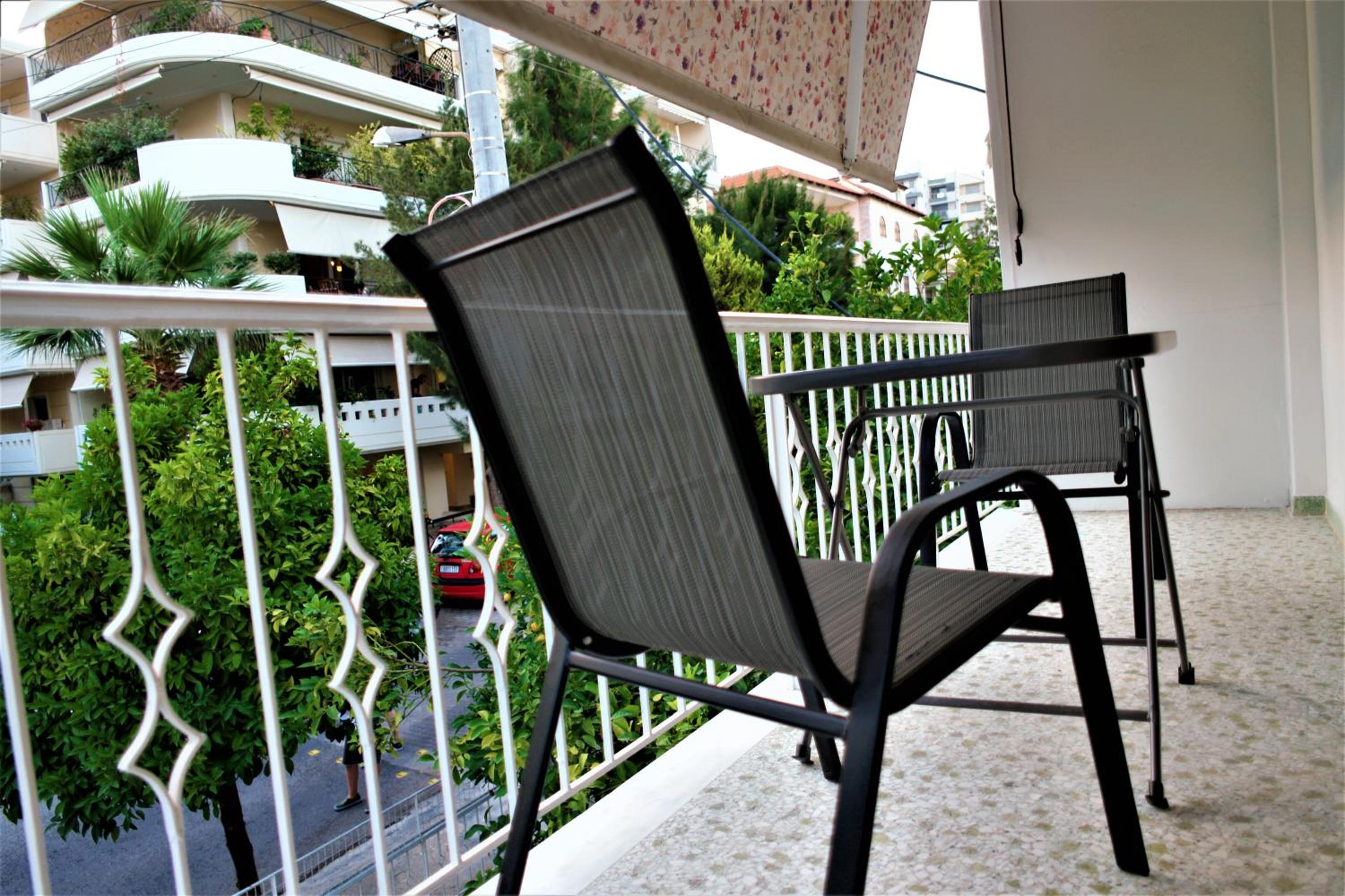 Zefyros Super Cool Apartments next to Alimos Riviera