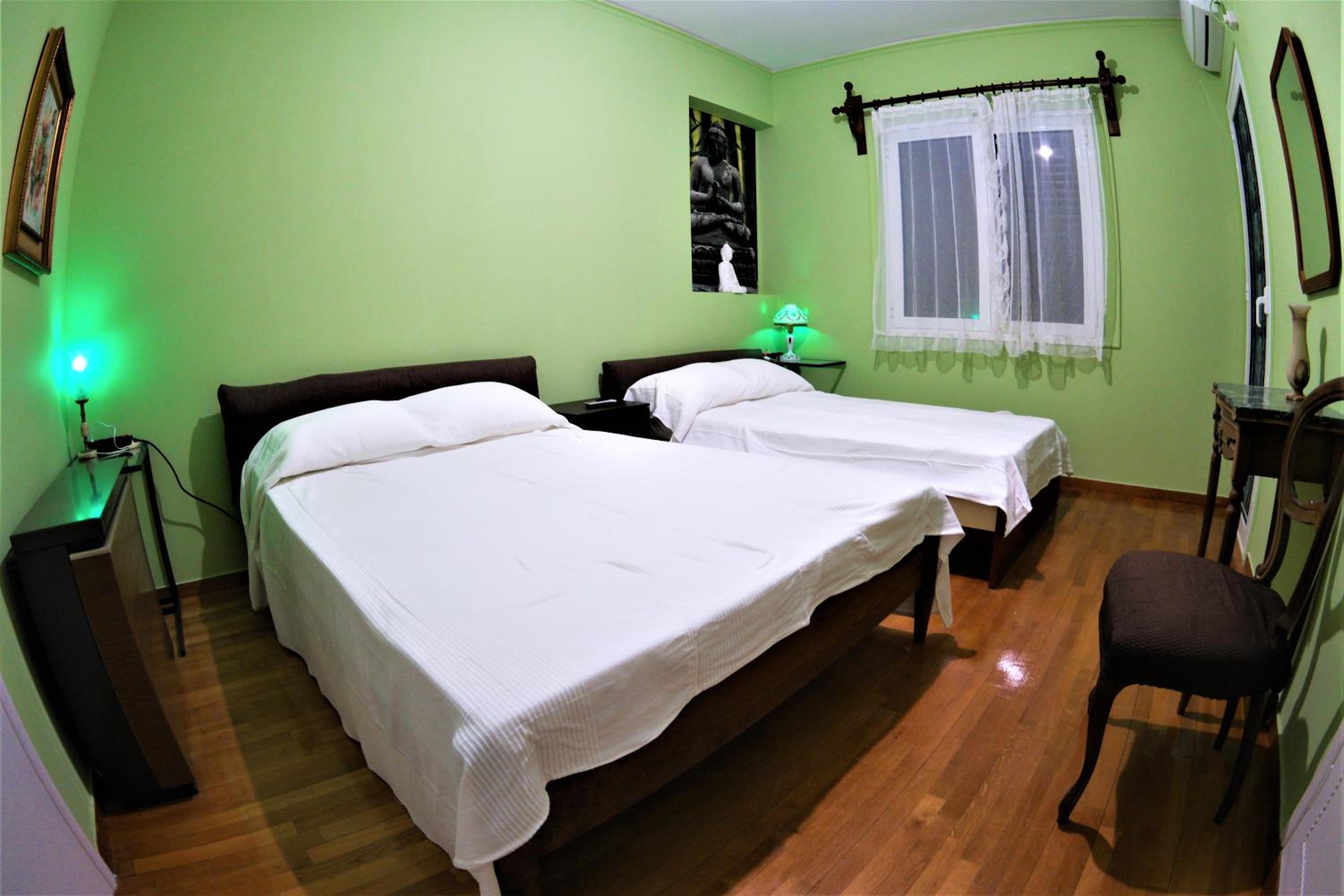 Zefyros Super Cool Apartments next to Alimos Riviera