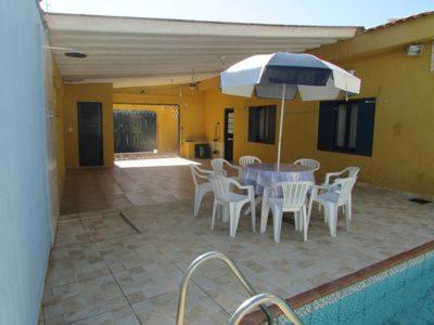 Casa c/ Piscina - Ampla e Arejada Balneário Gaivota - 300 mts da Praia