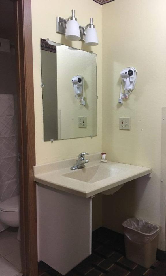 Deluxe Inn Nebraska City - Property Image 2