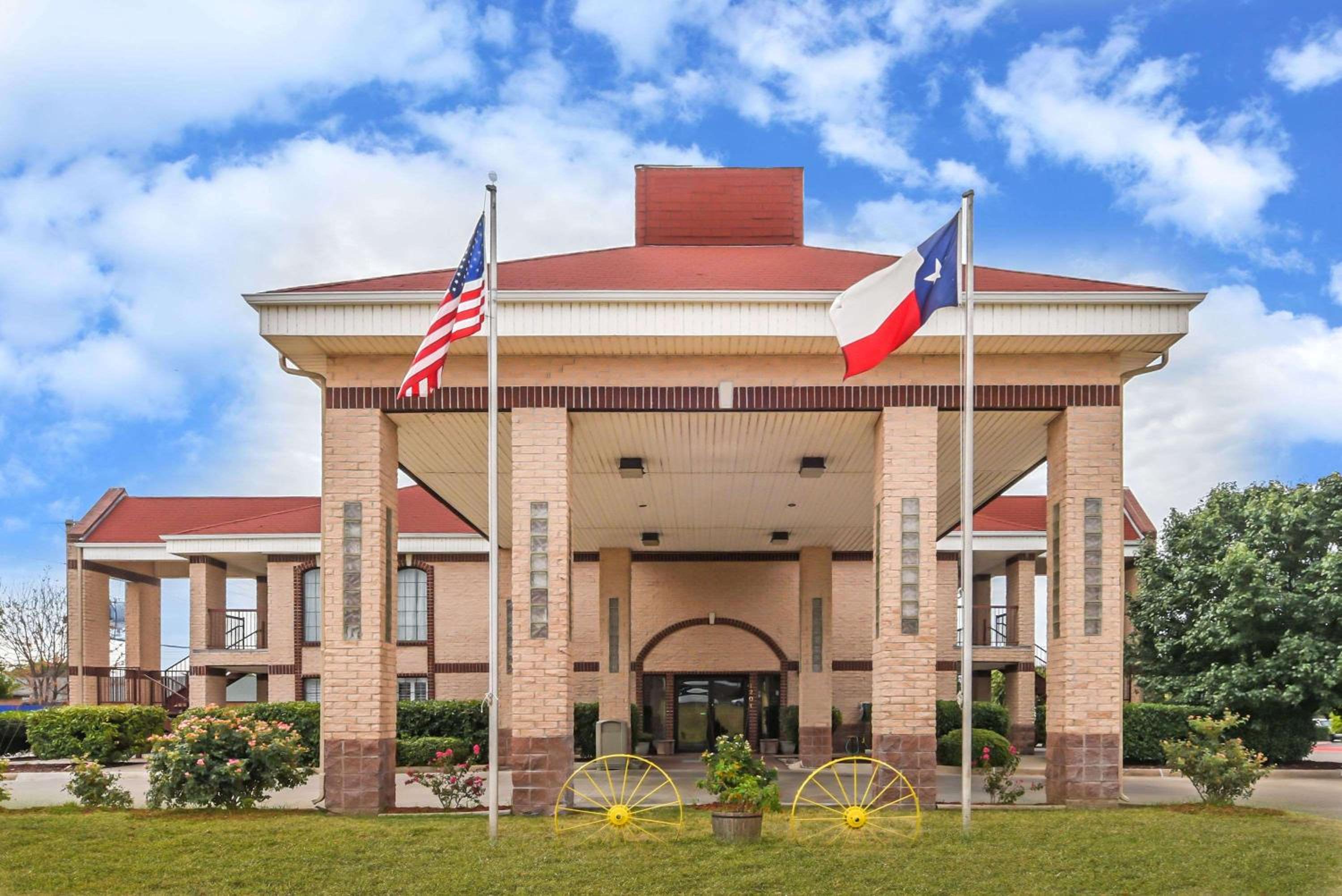 Days Inn by Wyndham Granbury view 2