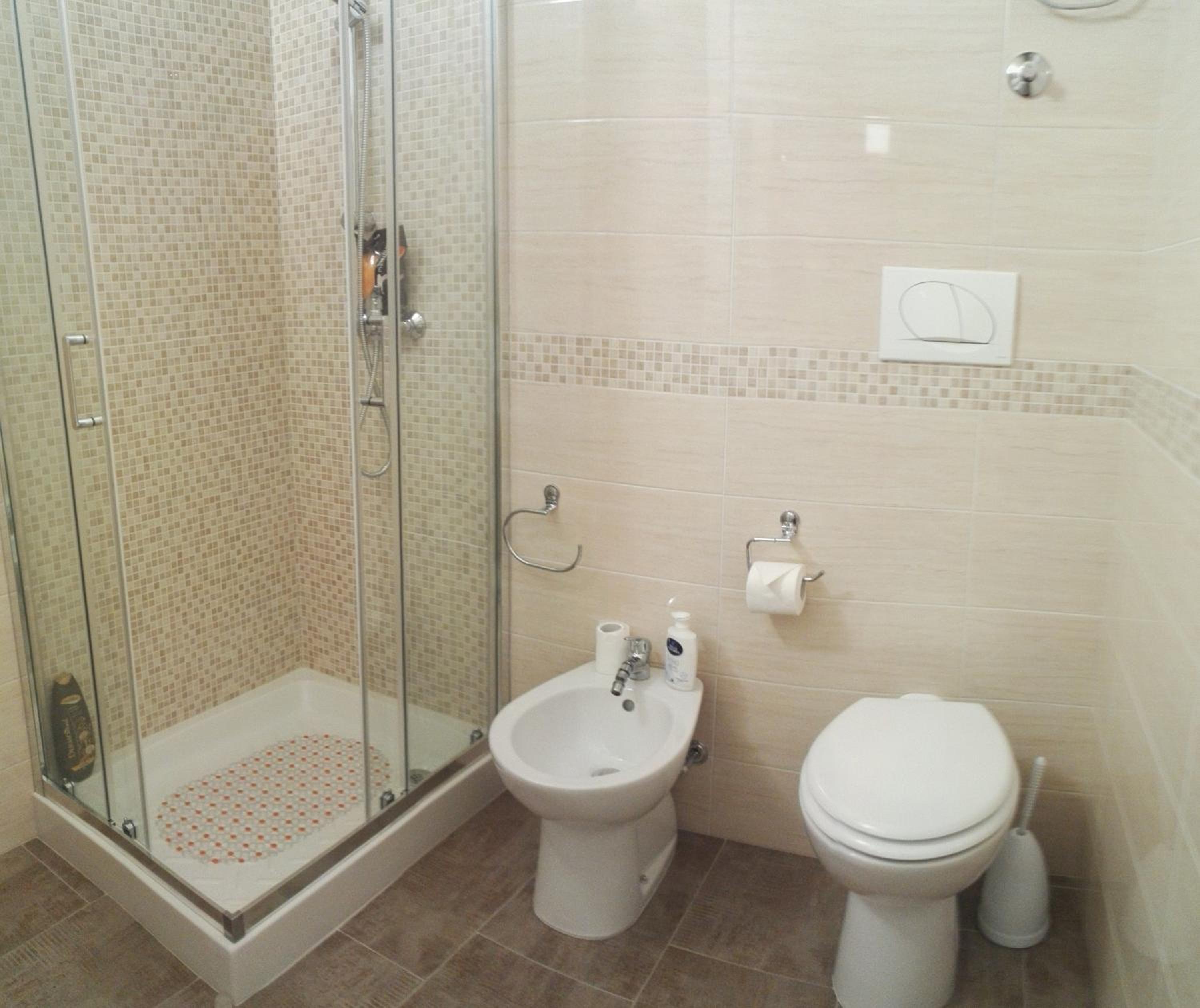 Sasha's en Avola — bathroom