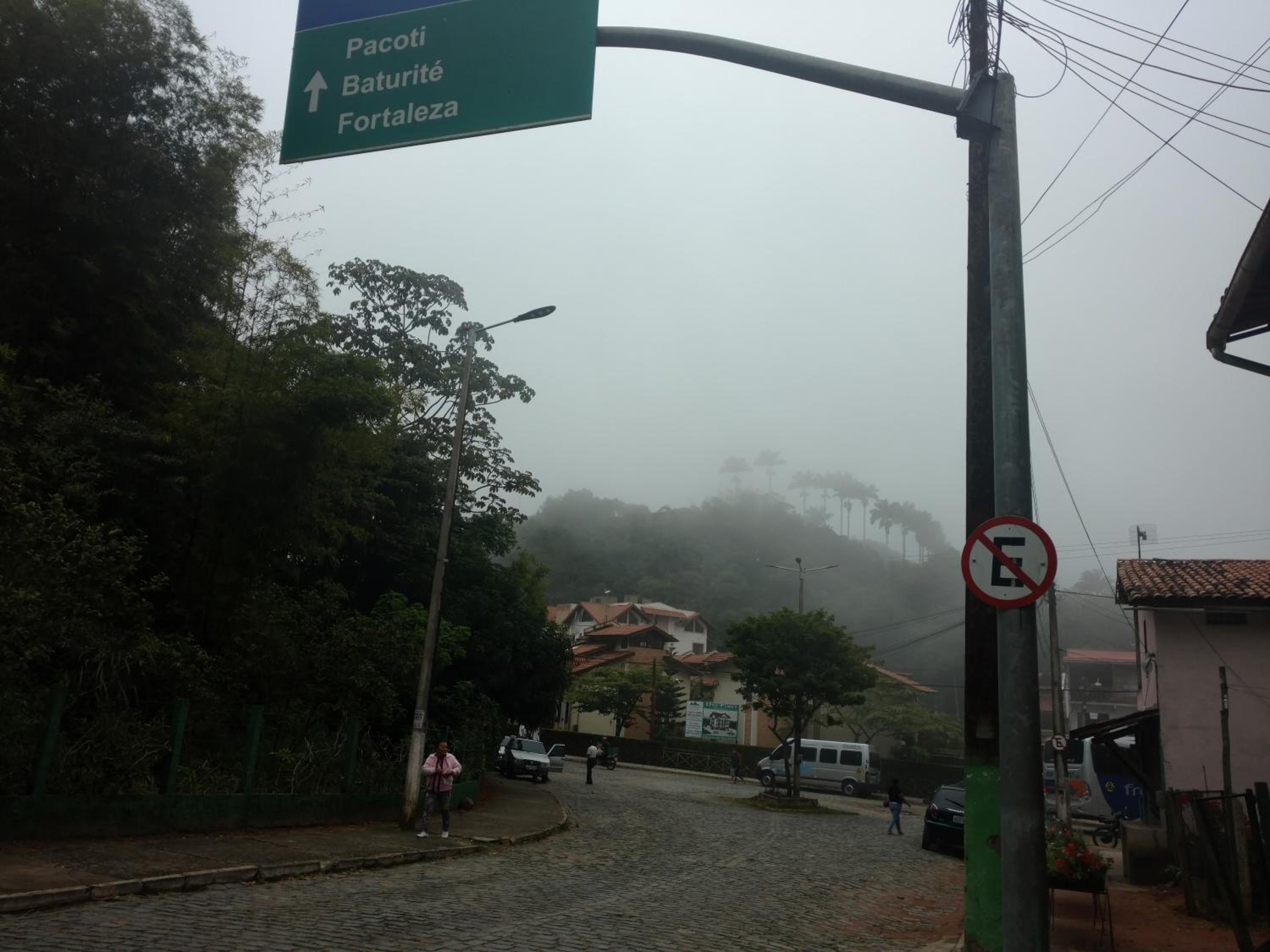 LINDO CHALÉ NO CENTRO DE GUARAMIRANGA