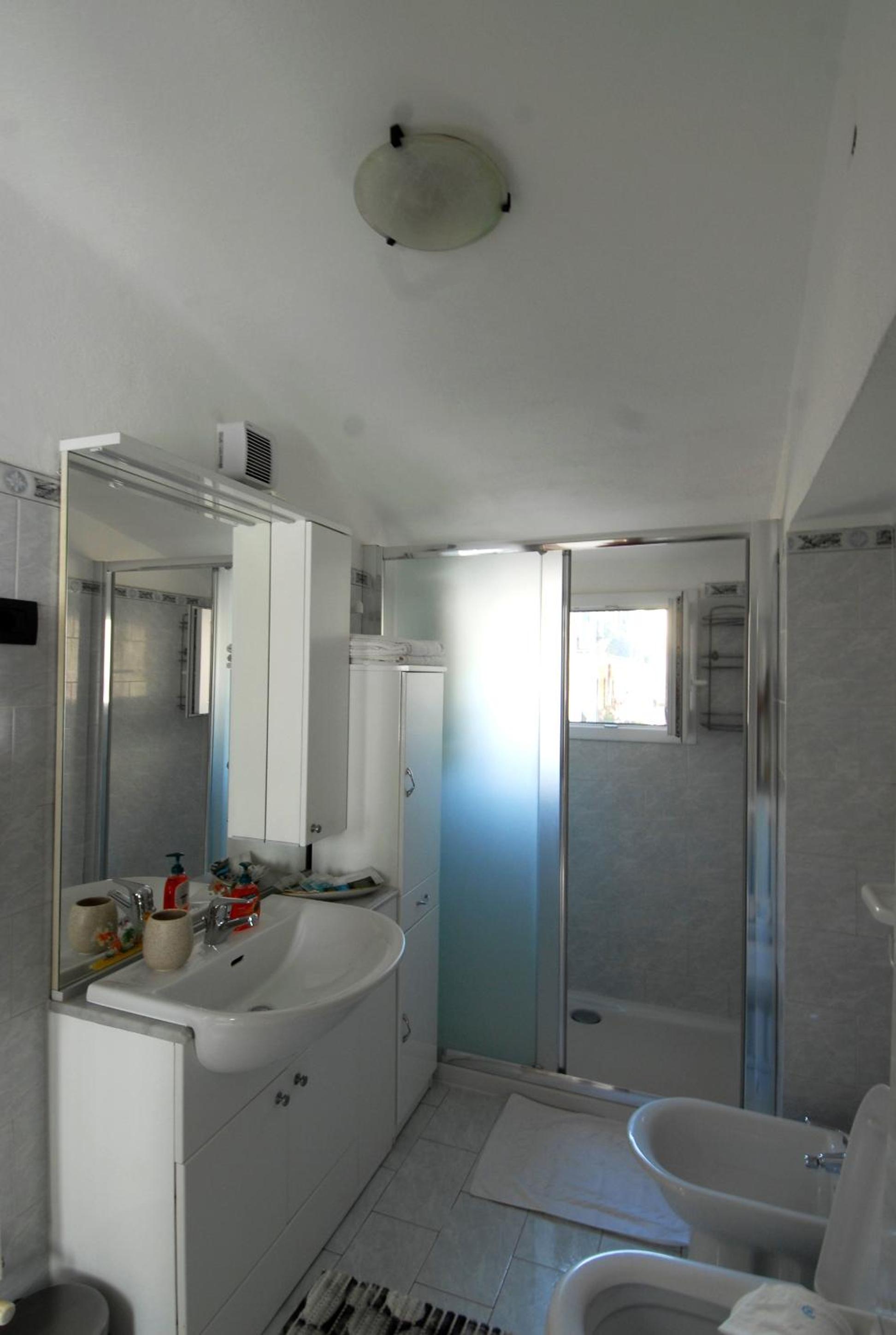 Cà du Punte en Monterosso al Mare — bathroom