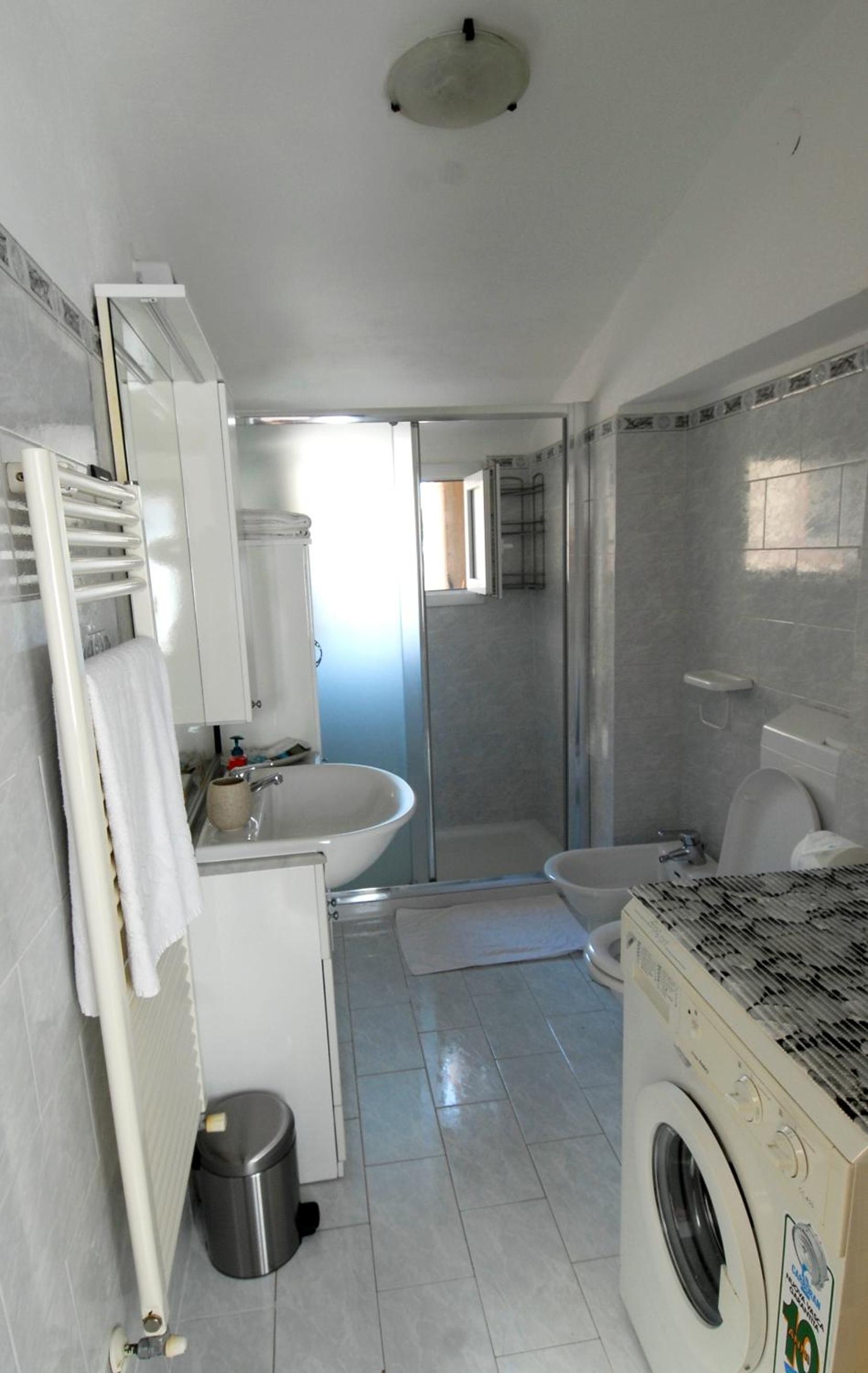 Cà du Punte en Monterosso al Mare — bathroom