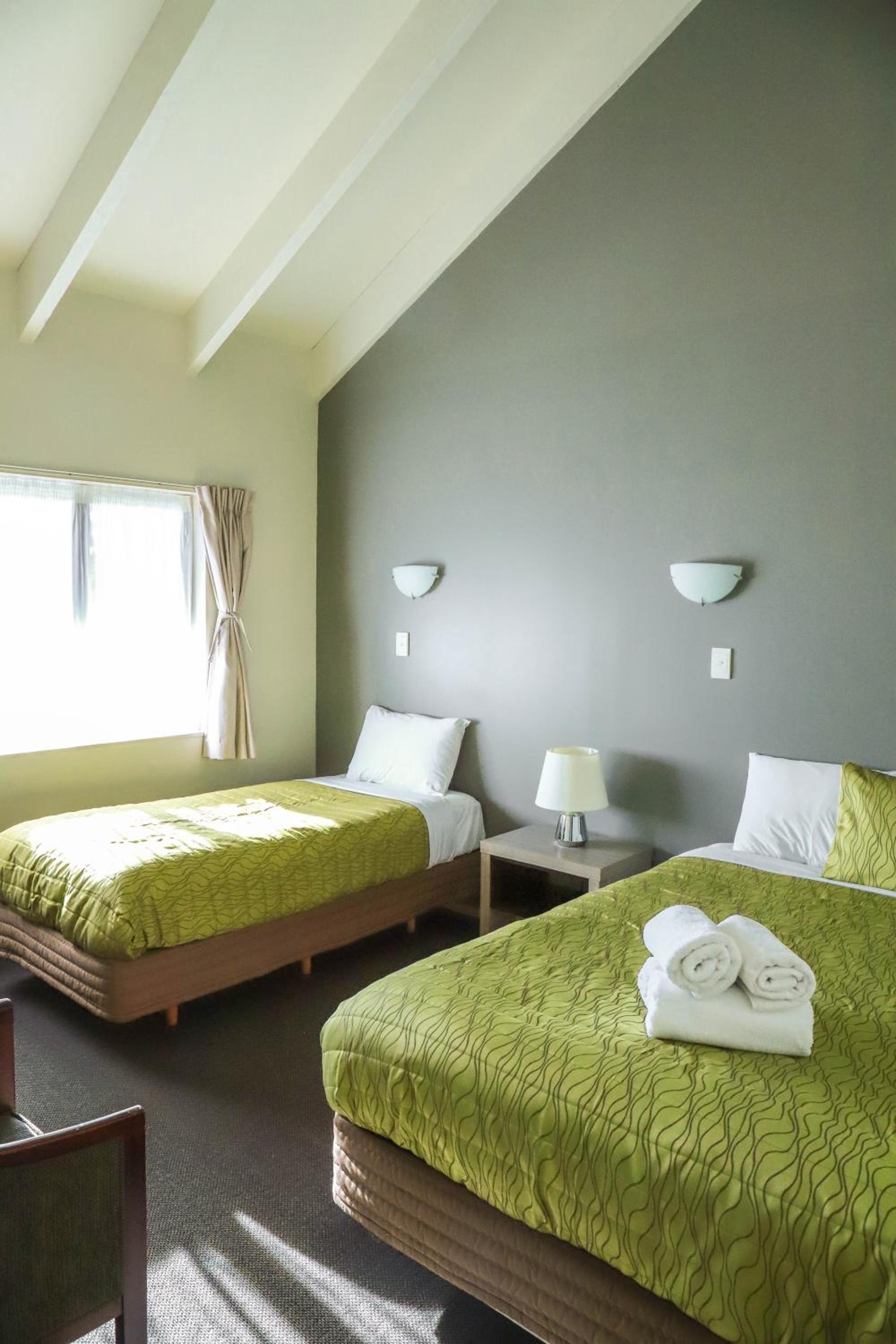Airport Manor Inn