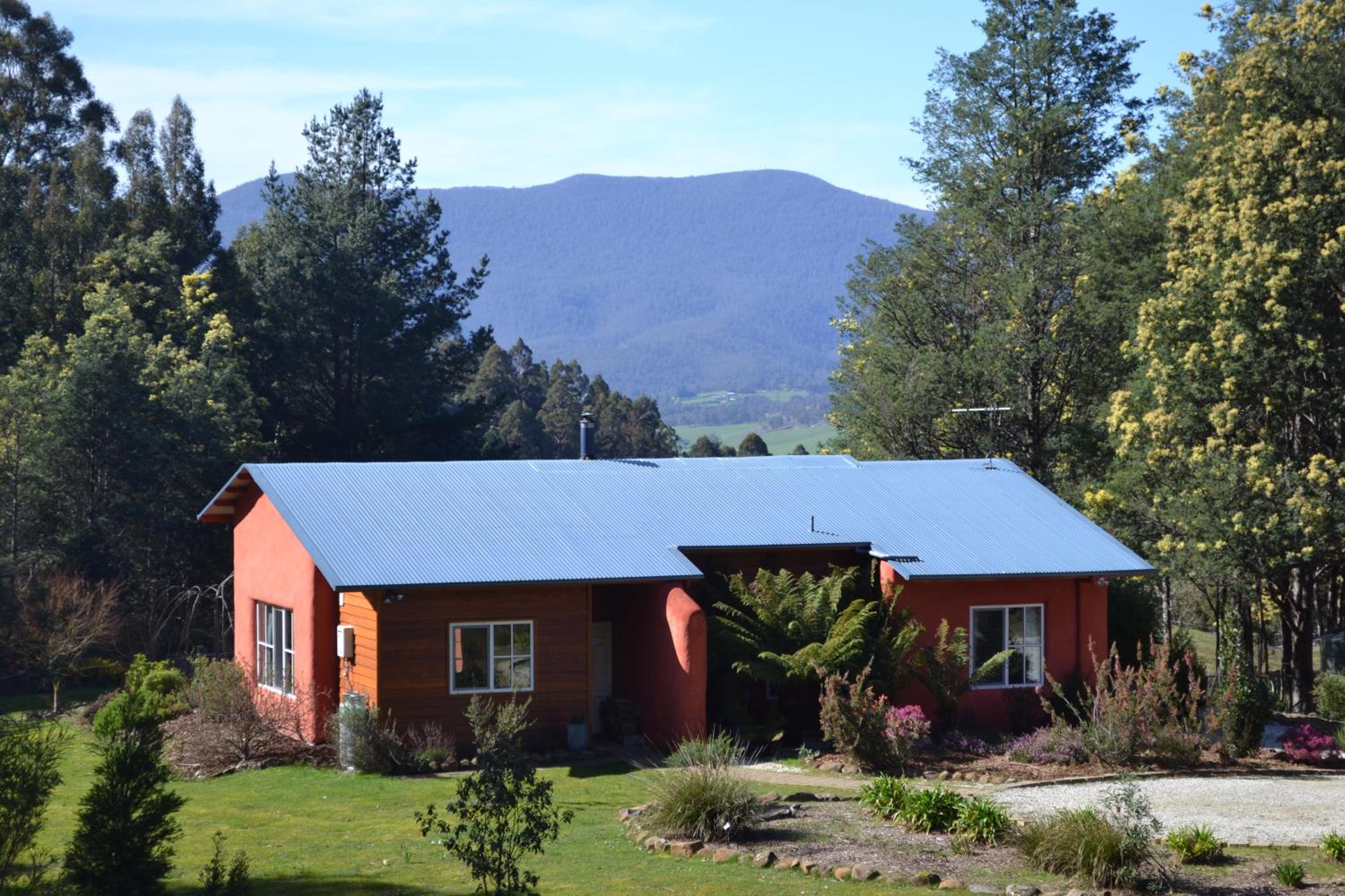 Whispering Spirit Holiday Cottages & Mini Ponies