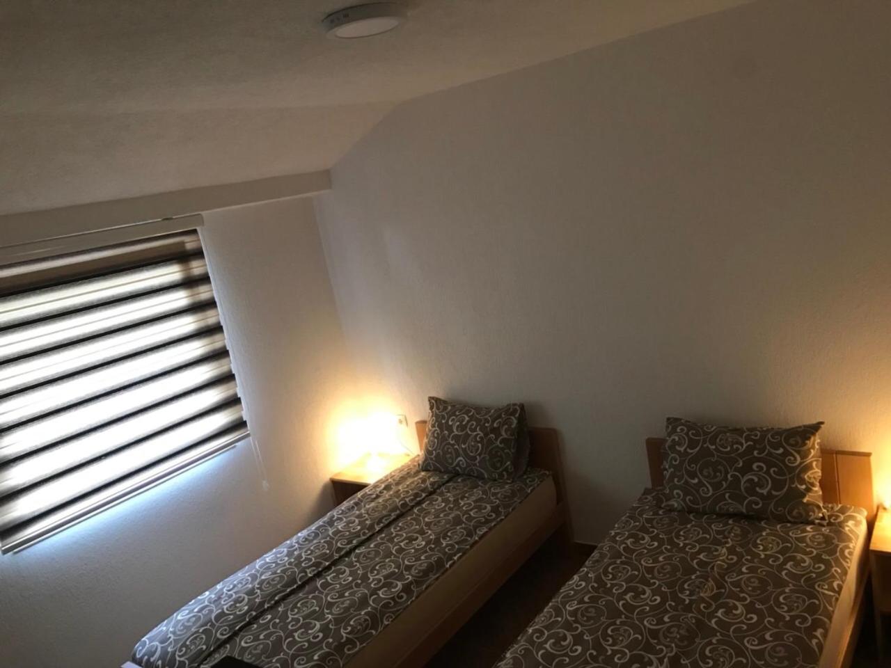 Becar Pyramid Rooms