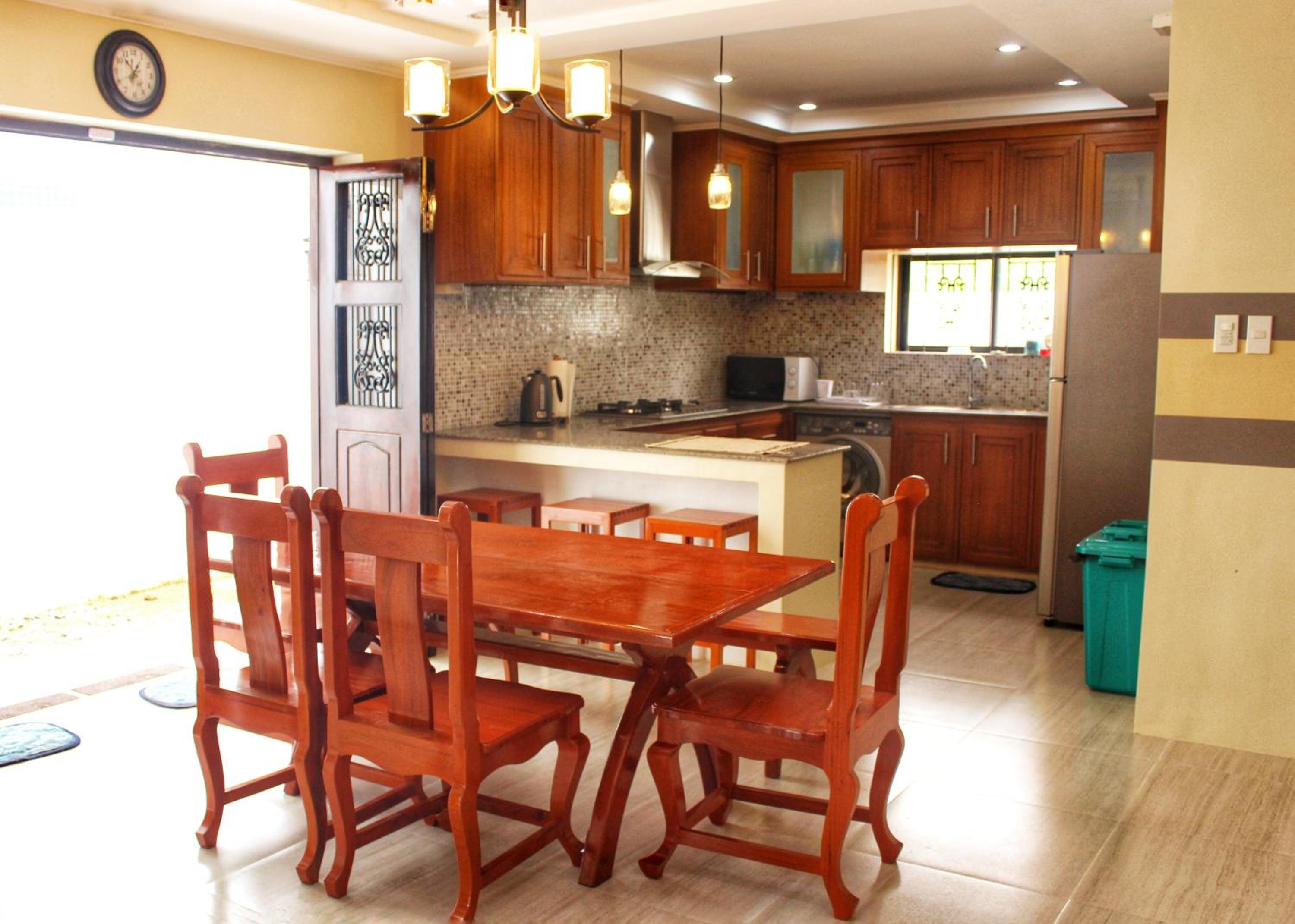Ailesbury Holiday Home-Iloilo