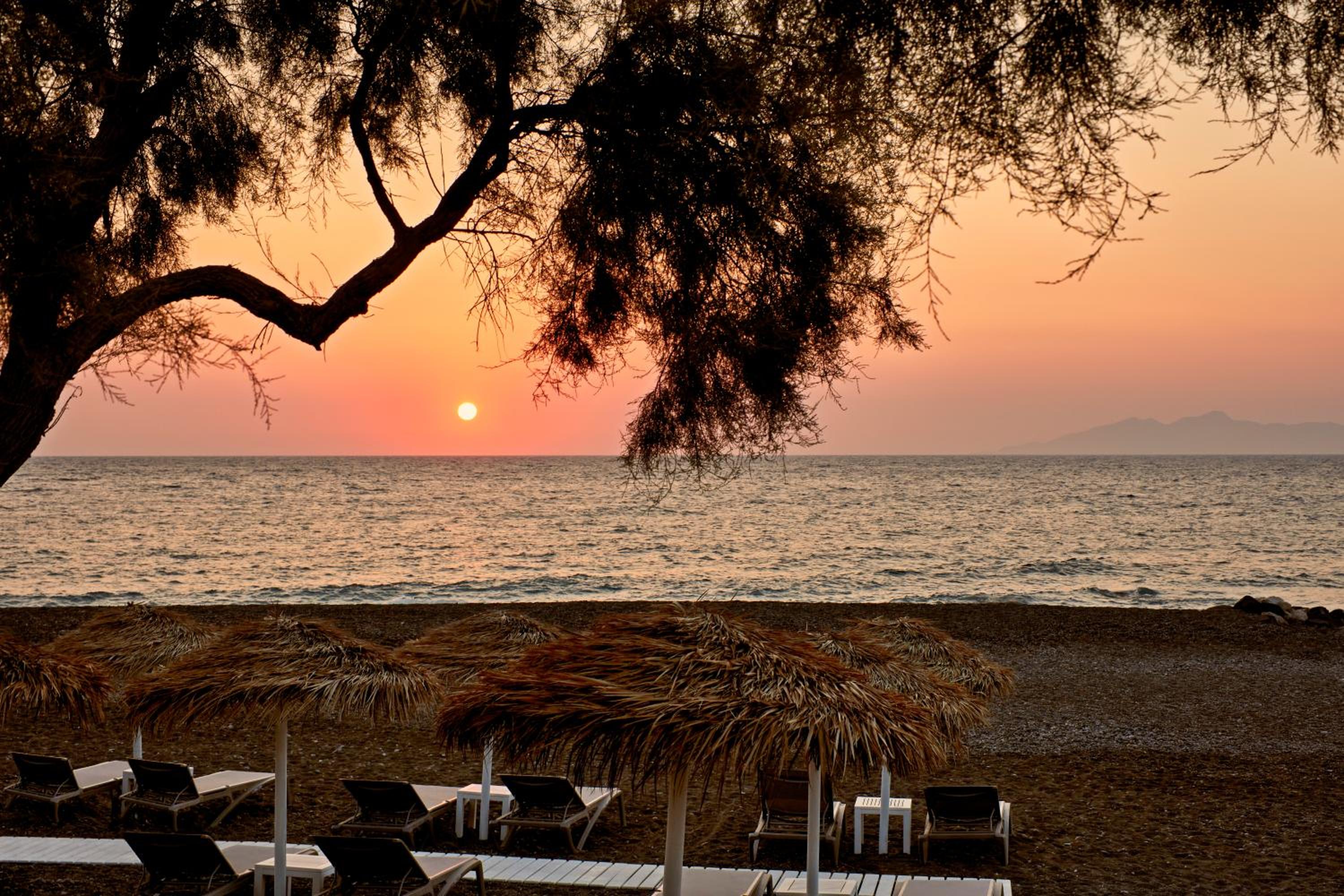 Costa Grand Resort & Spa