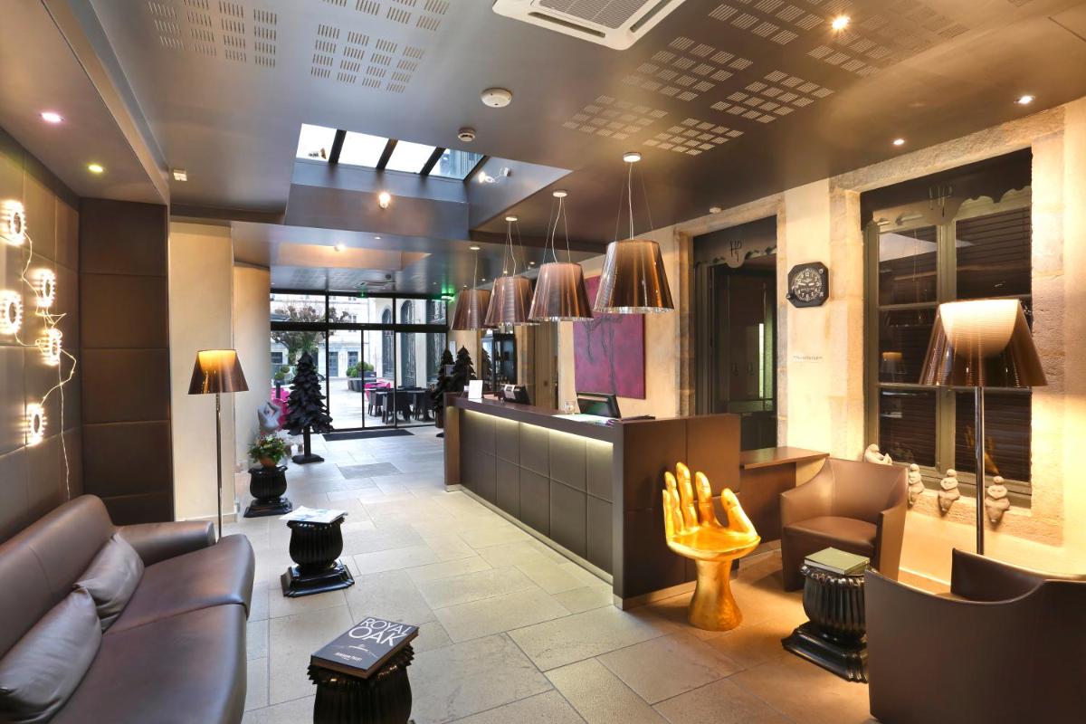 hotel reception