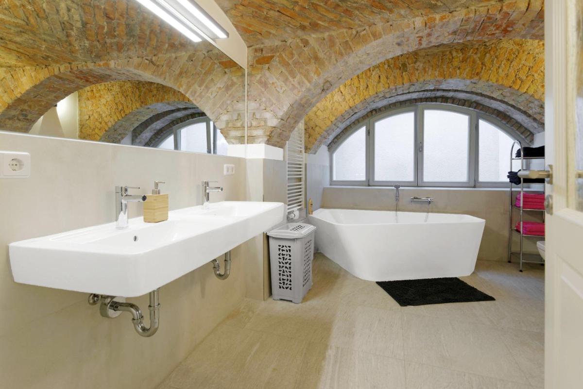 LUXURY Maisonette Duplex 2 floors,2 full bath Mitte City Center photo 2