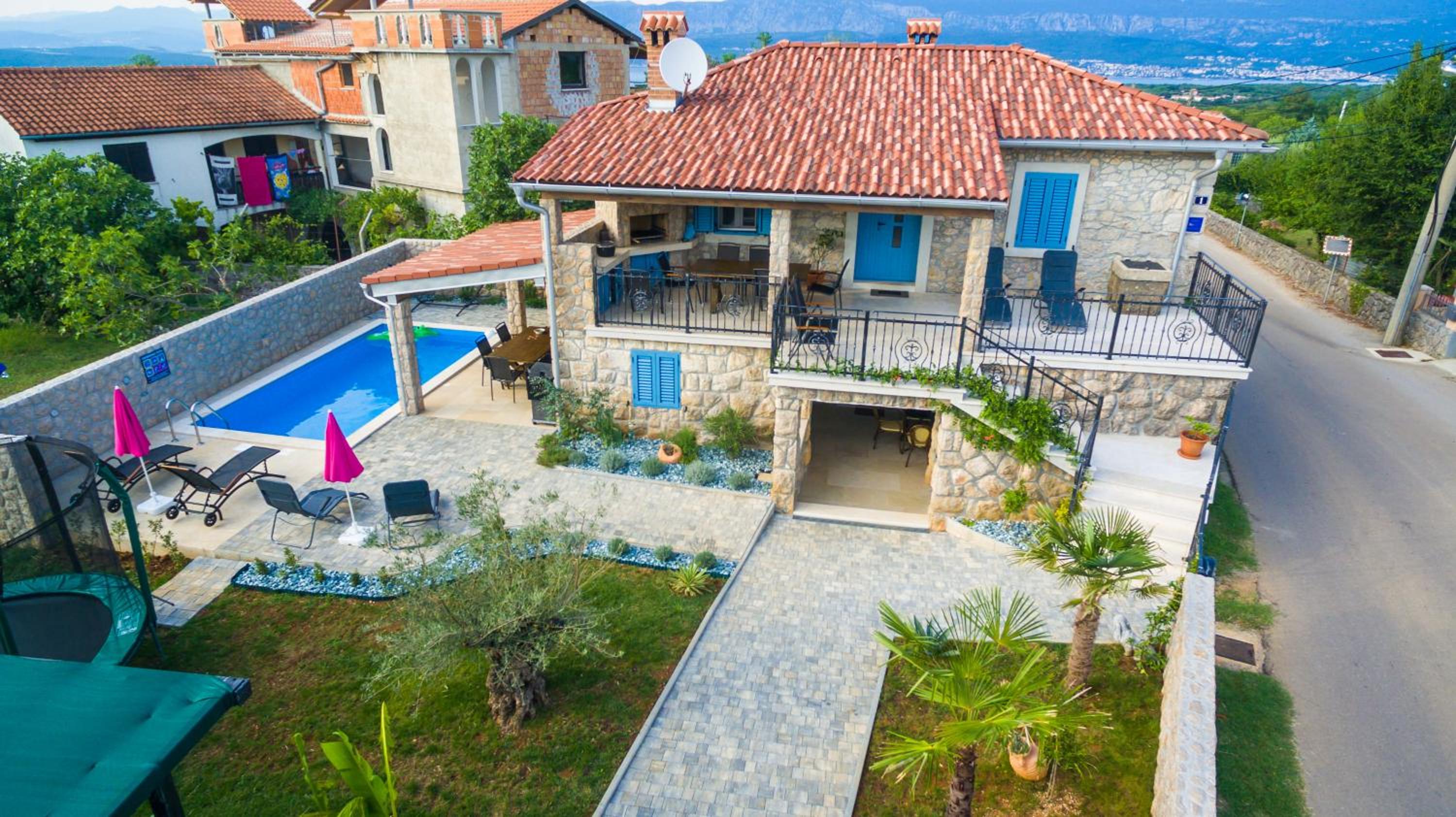 Old Stone House Apartment With A Heated Pool view 5