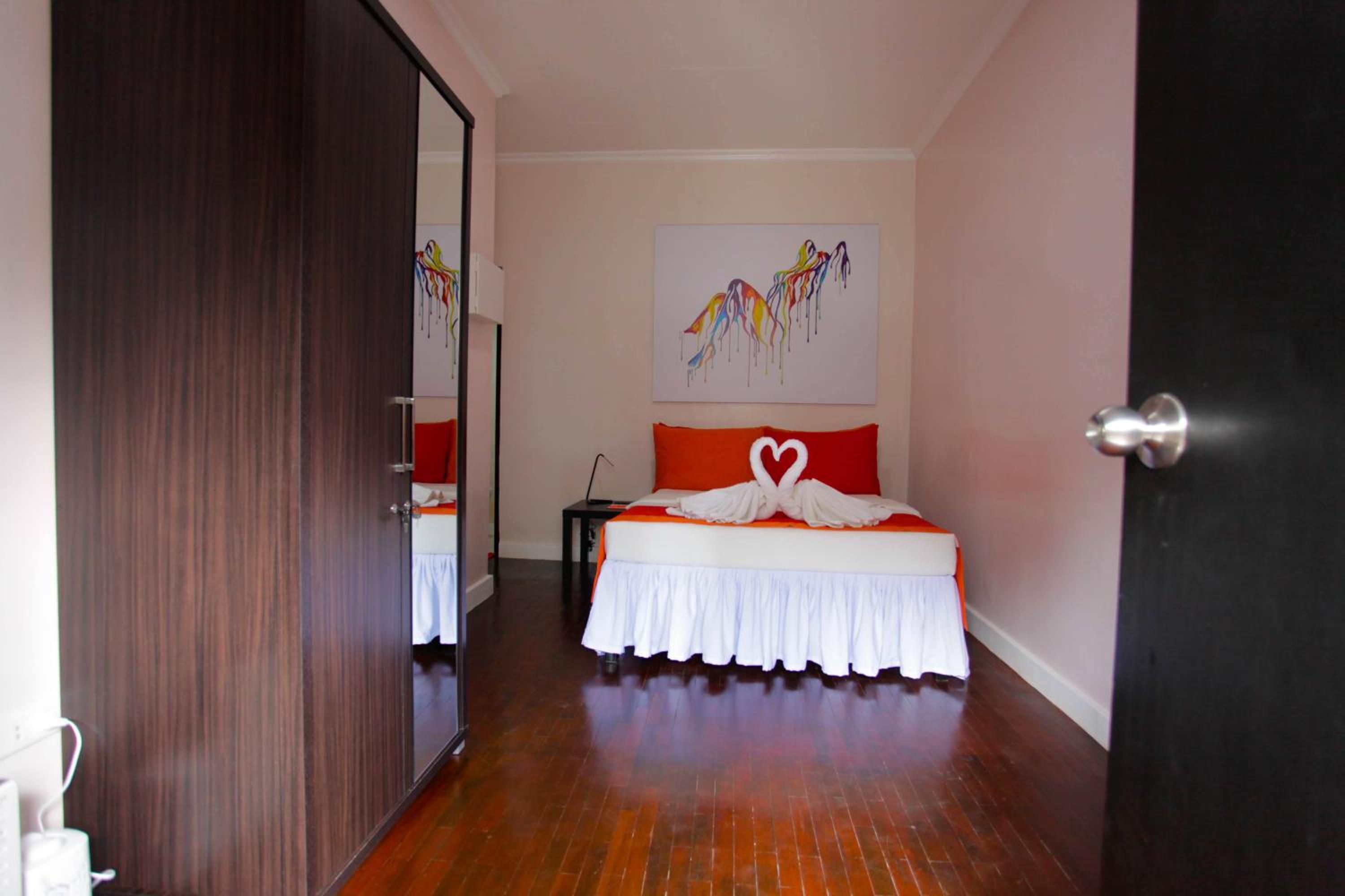HalfWay House Hostel Mactan Cebu Airport