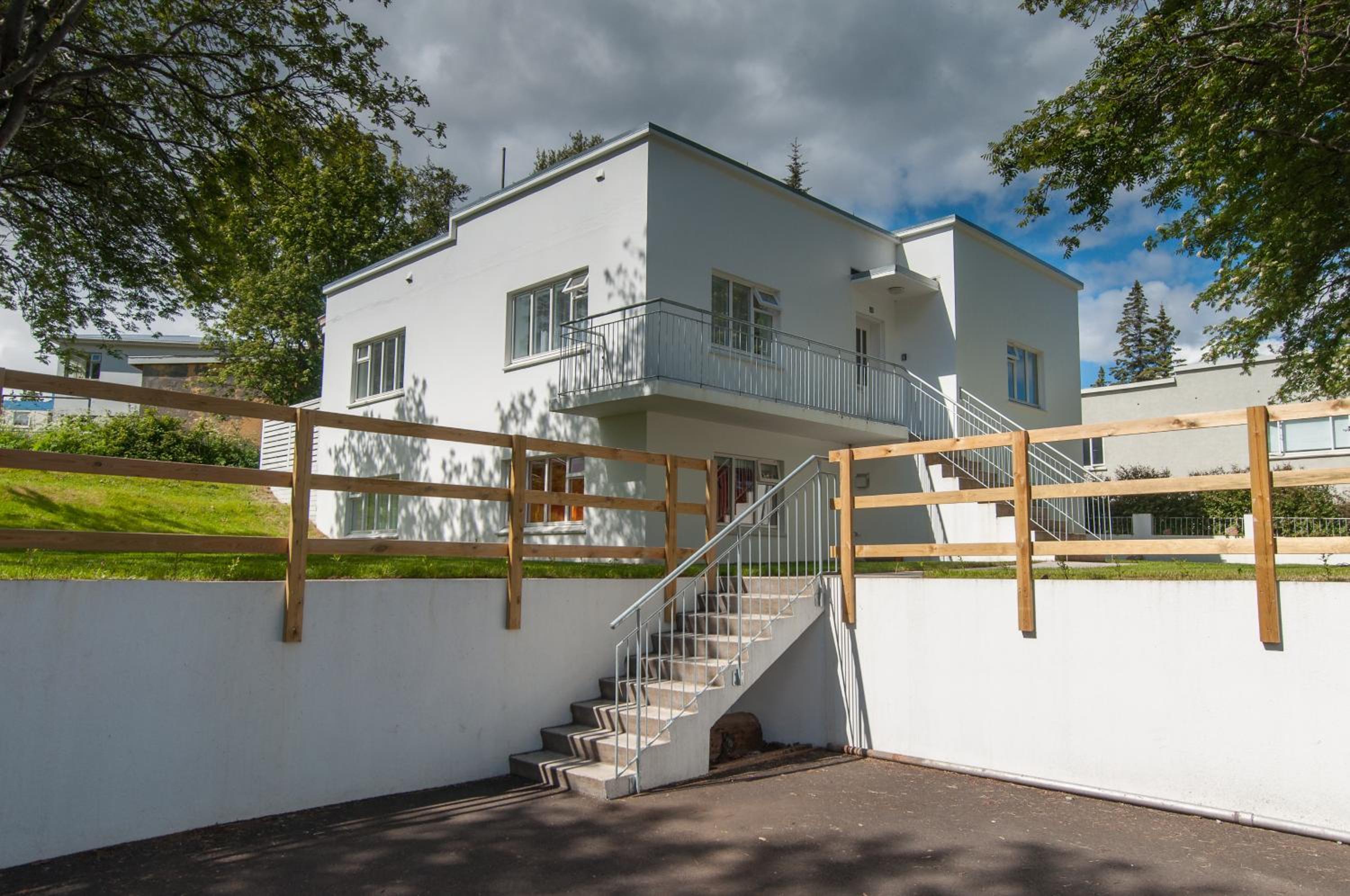 Pearl of the North Apartments