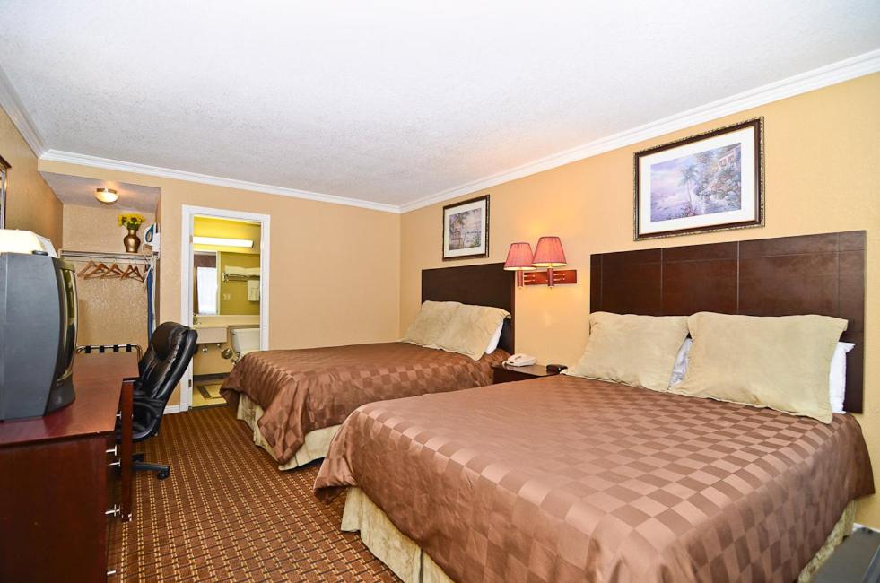 Santa Clarita Motel - Near six Flags Magic Mountain - Valencia - Property Image 3
