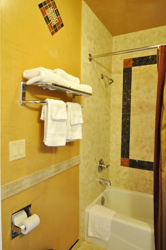 Santa Clarita Motel - Near six Flags Magic Mountain - Valencia - Property Image 13