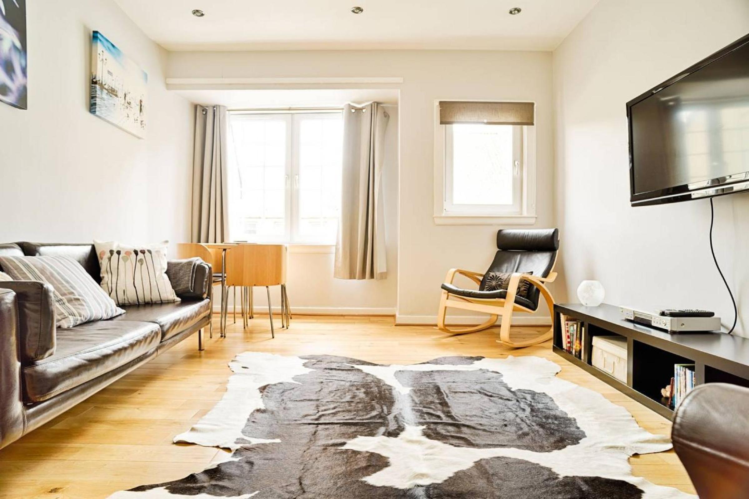 JOIVY Bright Royal Mile Apartment view 5