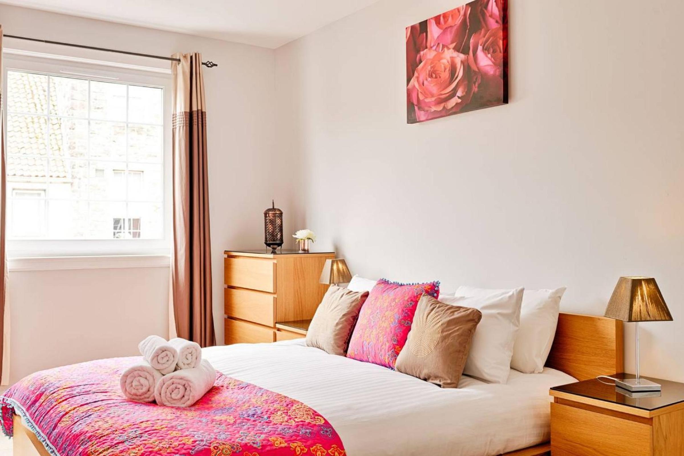 JOIVY Bright Royal Mile Apartment view 3