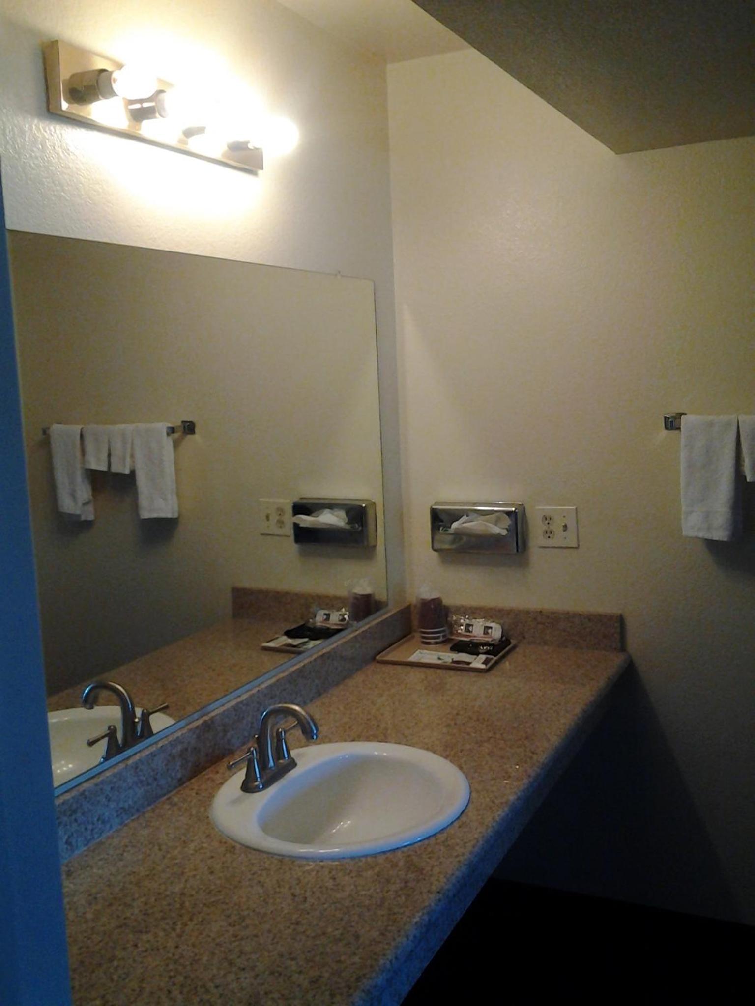 Holiday Motel Oakdale - Property Image 27