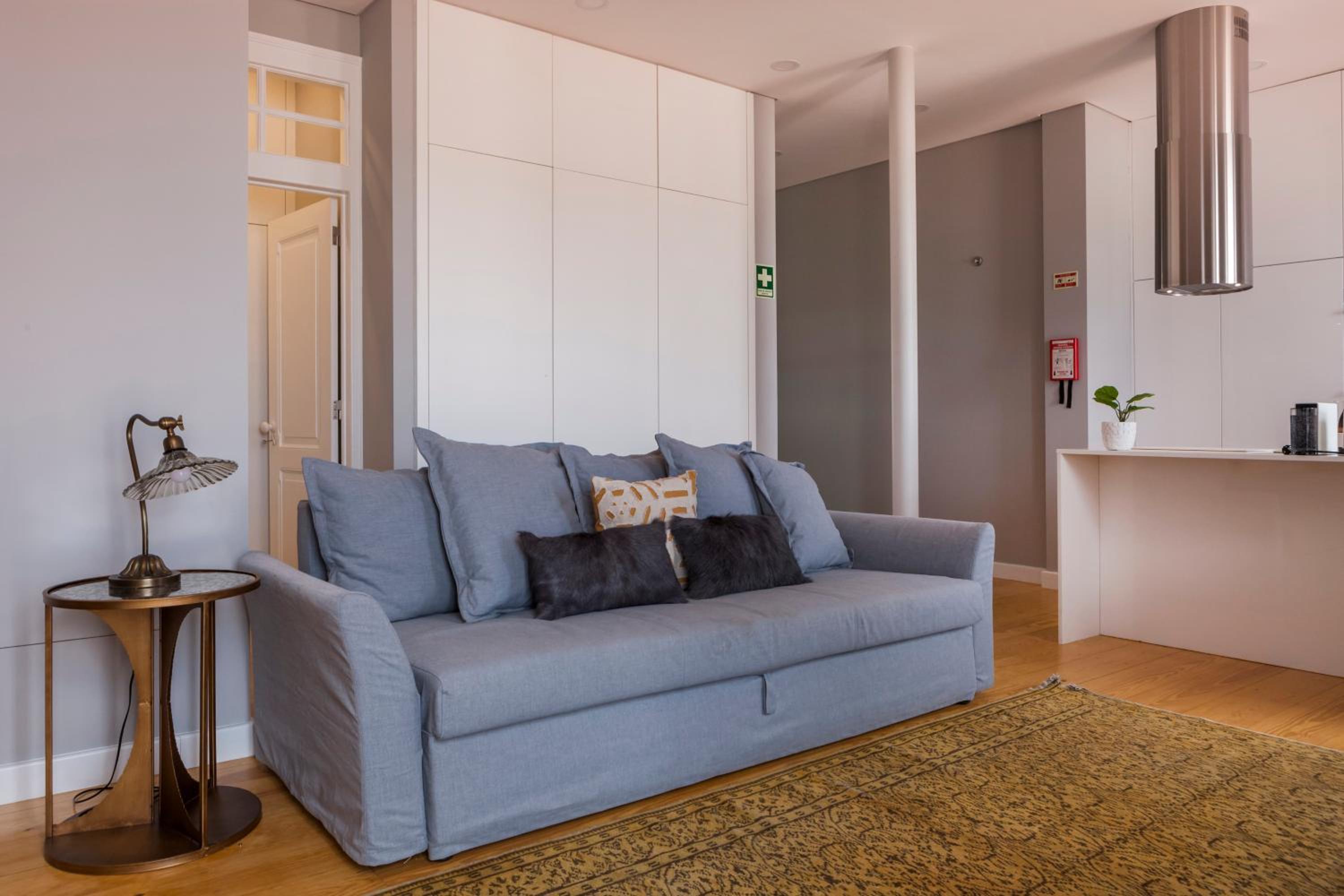 Breath-Taking River & City View Stunning 3 Bedrooms & 3 Bathrooms With AC Alfama Castle district 1st Floor Apartment view 3