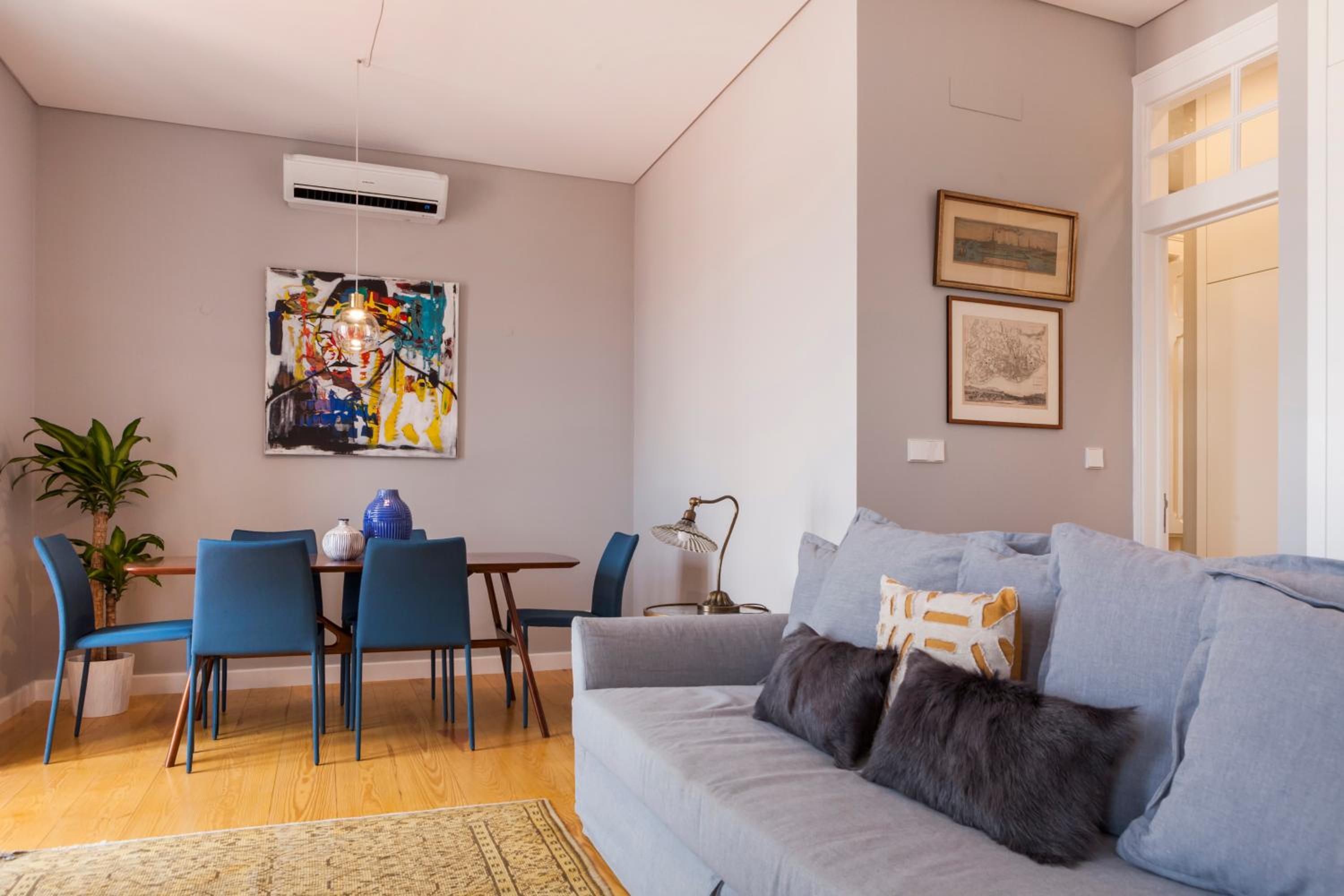 Breath-Taking River & City View Stunning 3 Bedrooms & 3 Bathrooms With AC Alfama Castle district 1st Floor Apartment view 5