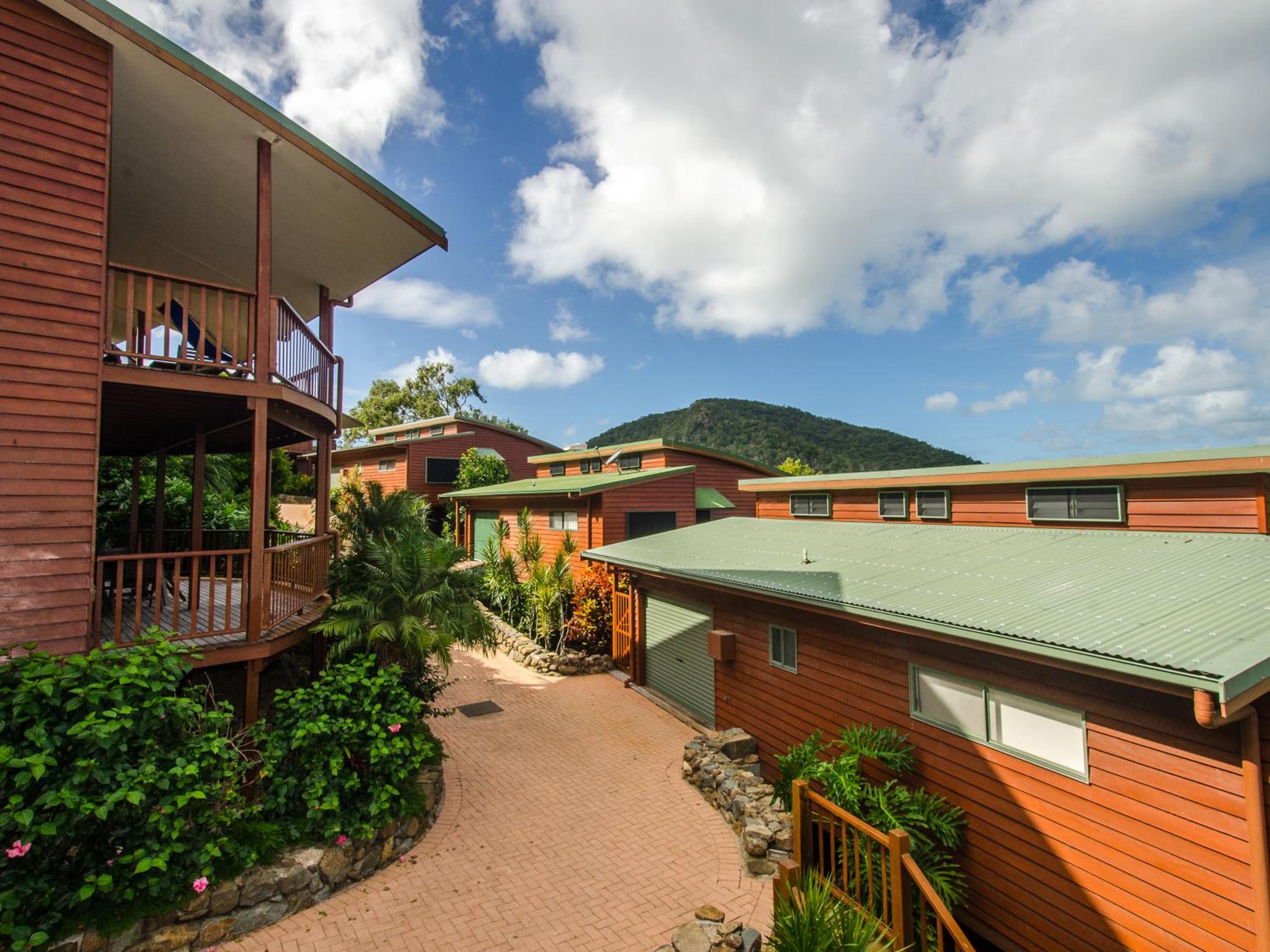 Casuarina Cove 1 on Hamilton Island by HamoRent