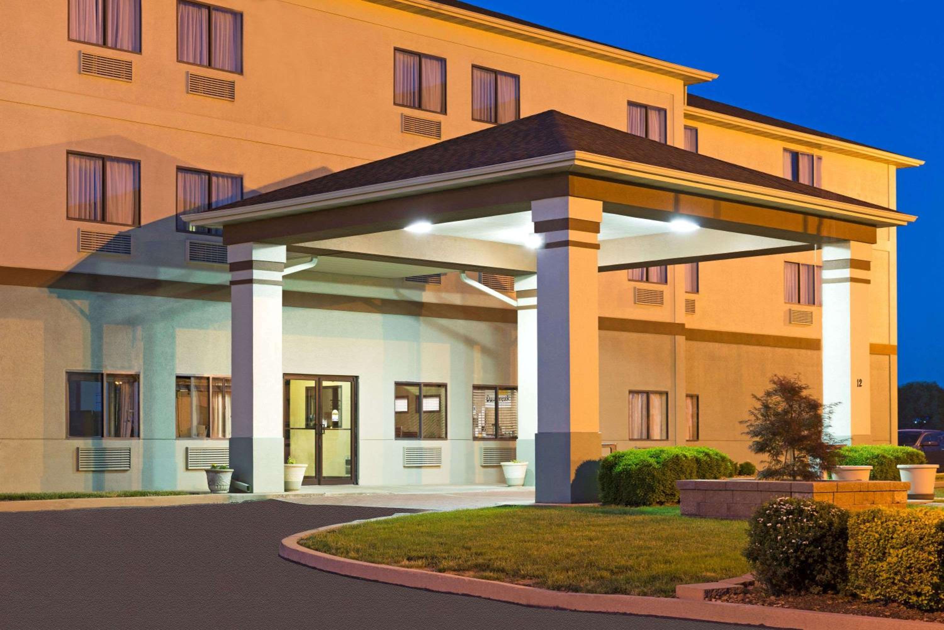 Hotel Days Inn by Wyndham Collinsville St Louis - Image 1