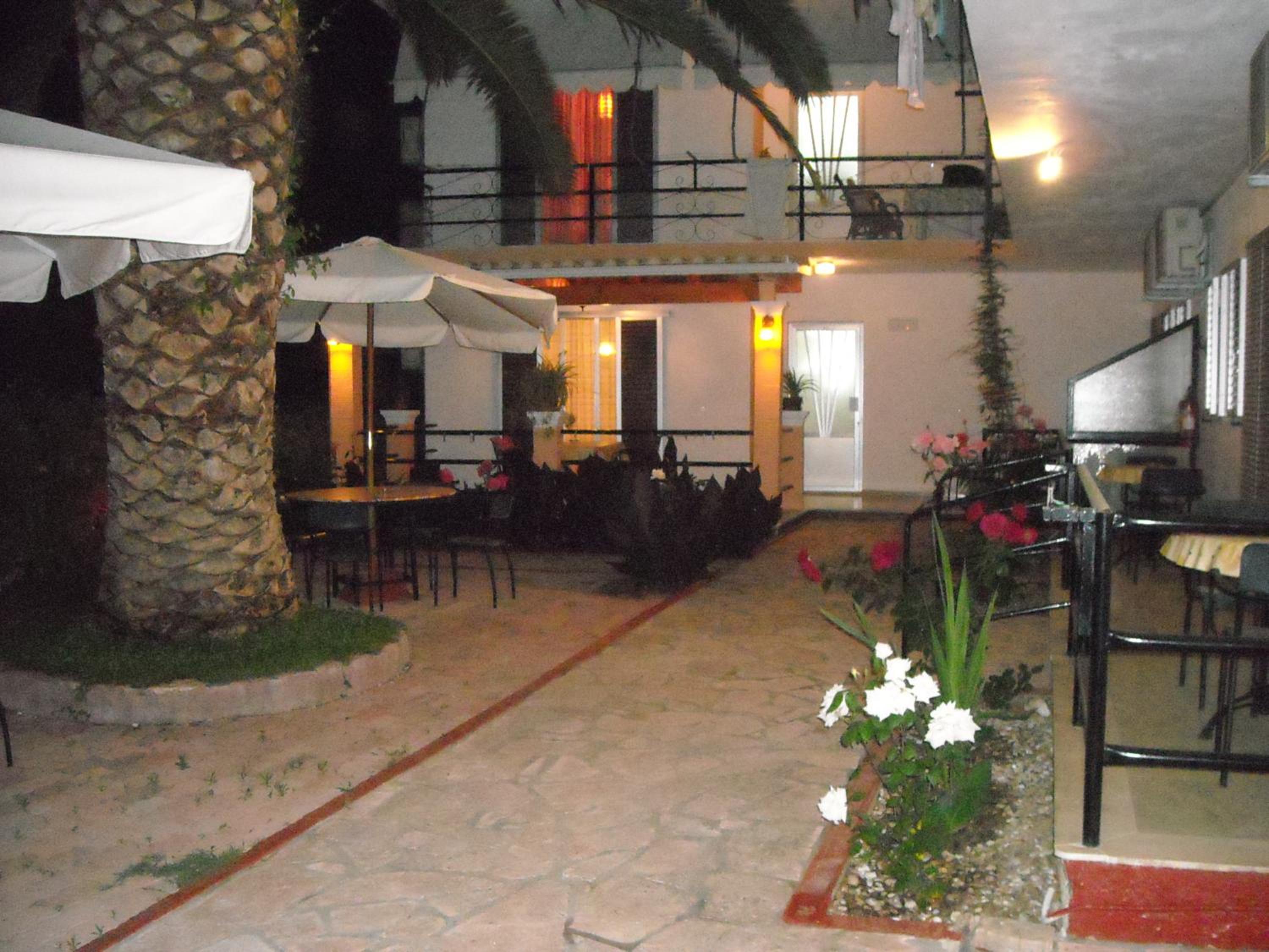 Kostas Apartments & studios