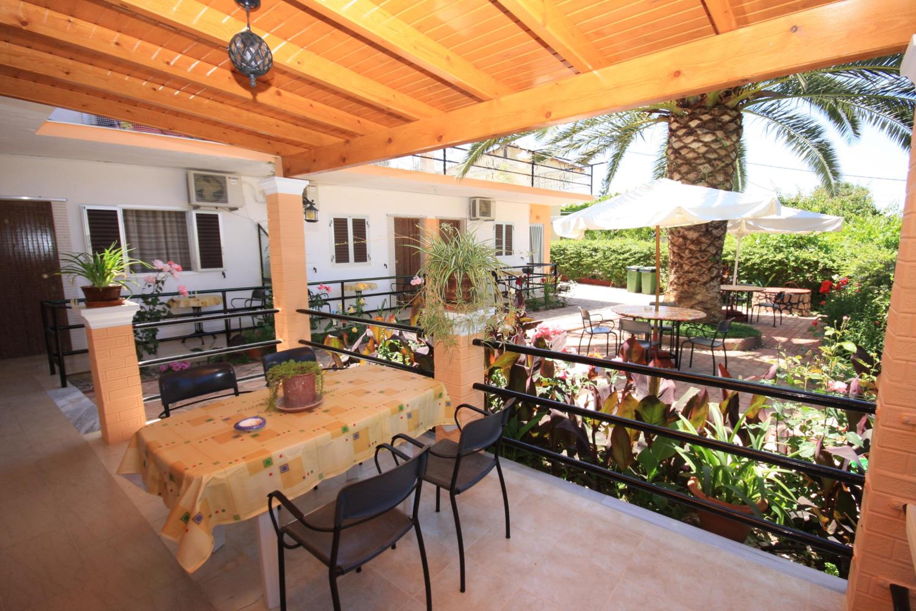 Kostas Apartments & studios